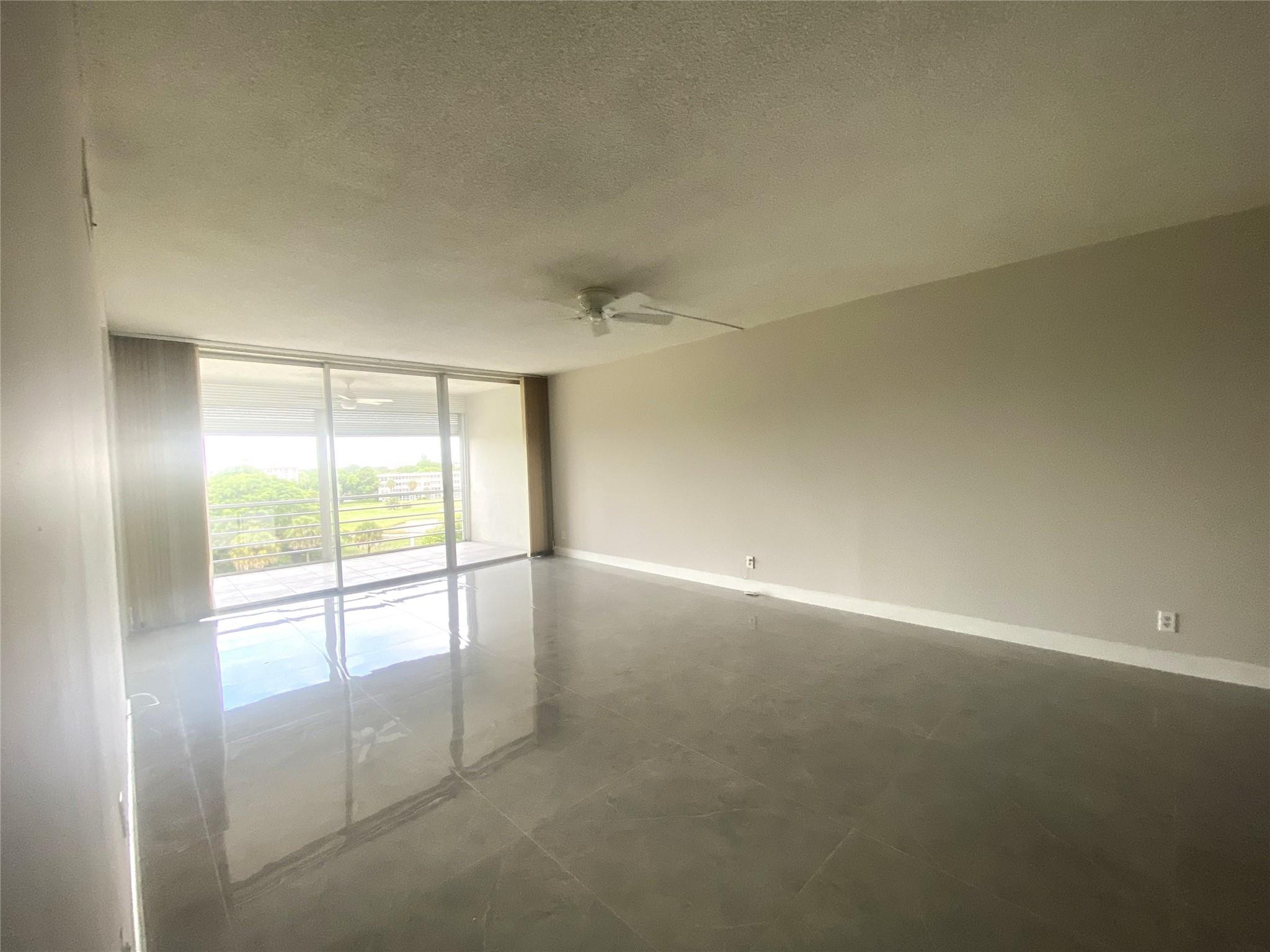 NO 20 PALM-AIRE COUNTRY CLUB - Residential