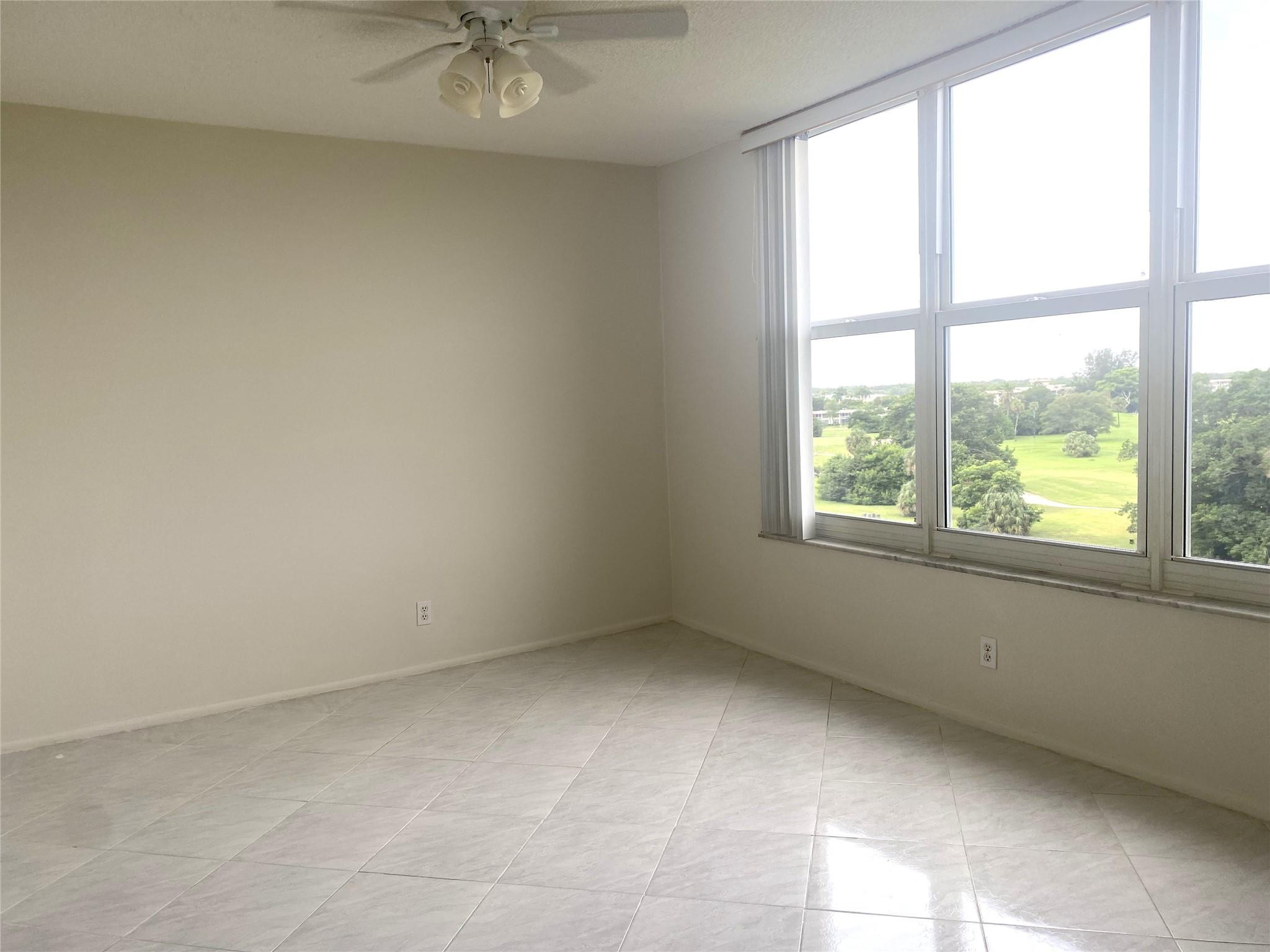 NO 20 PALM-AIRE COUNTRY CLUB - Residential