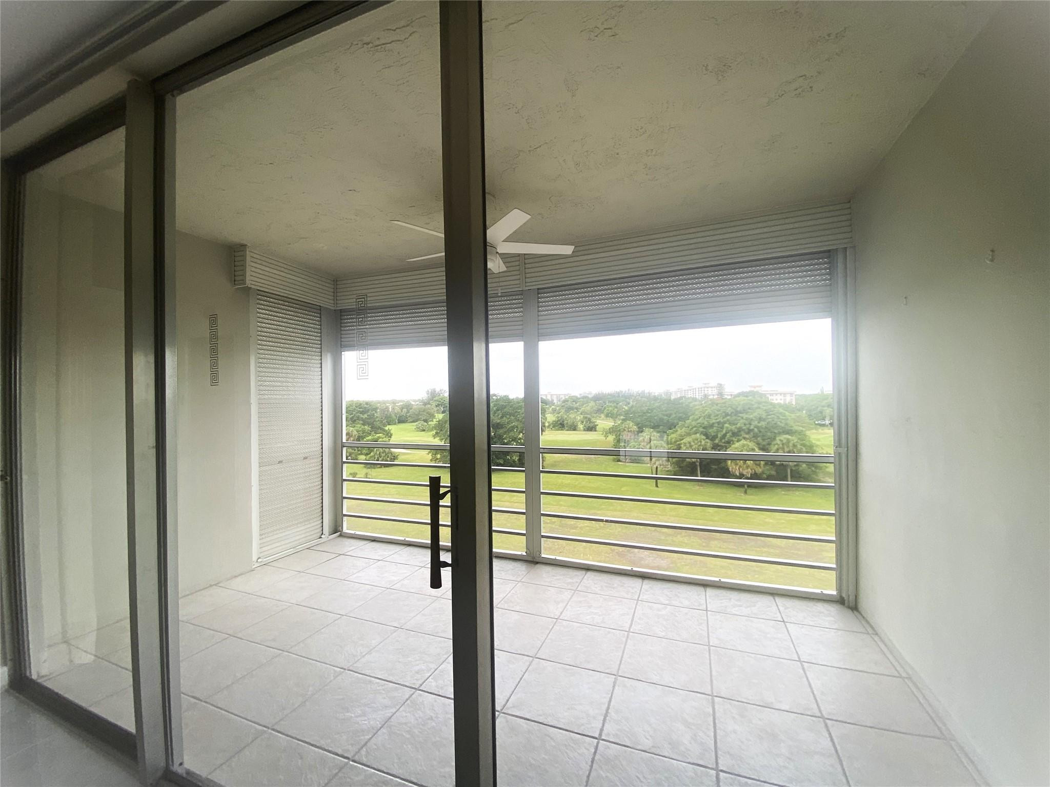NO 20 PALM-AIRE COUNTRY CLUB - Residential