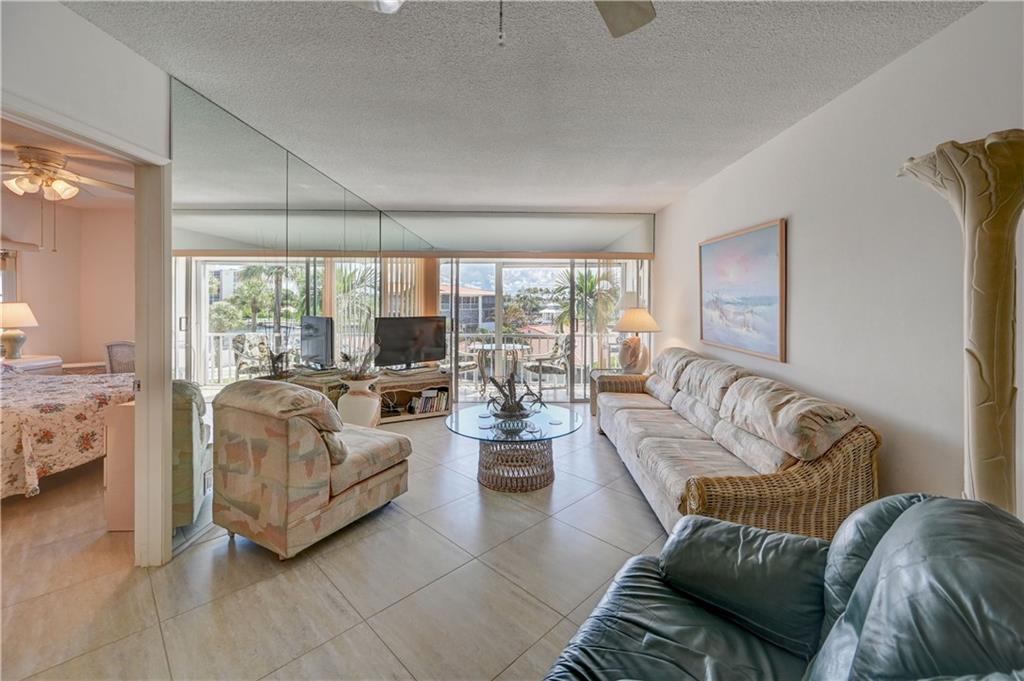 Penthouse North - Residential