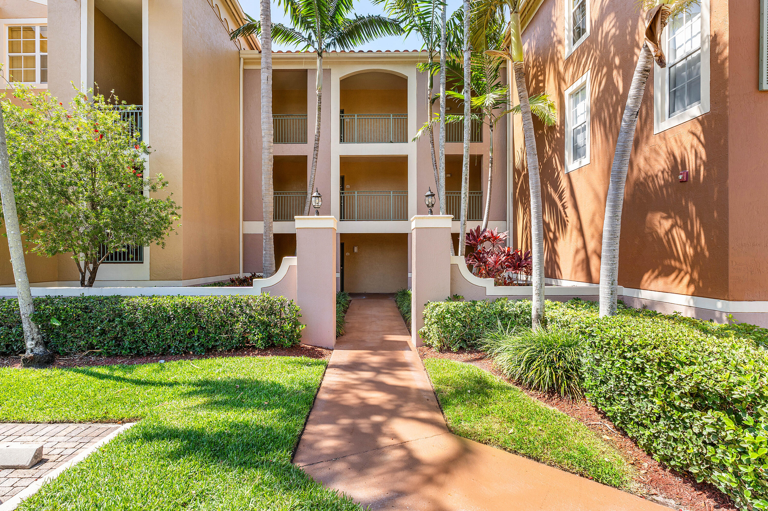 ST ANDREWS AT POLO CLUB CONDO - Residential Lease