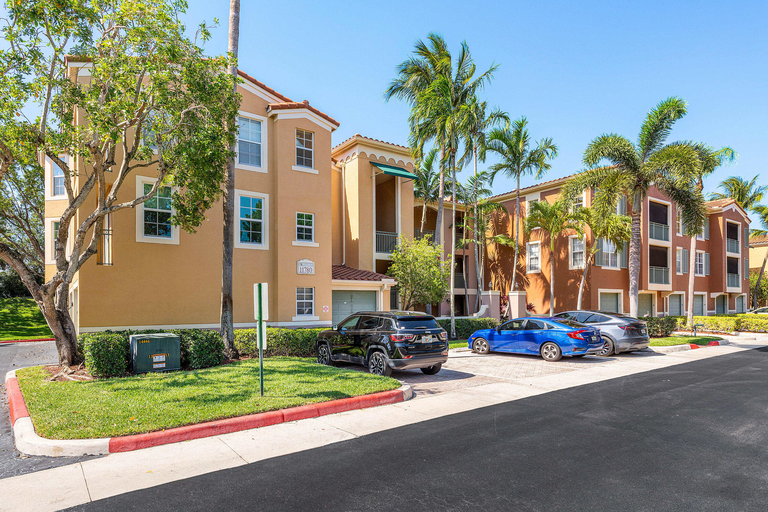ST ANDREWS AT POLO CLUB CONDO - Residential Lease