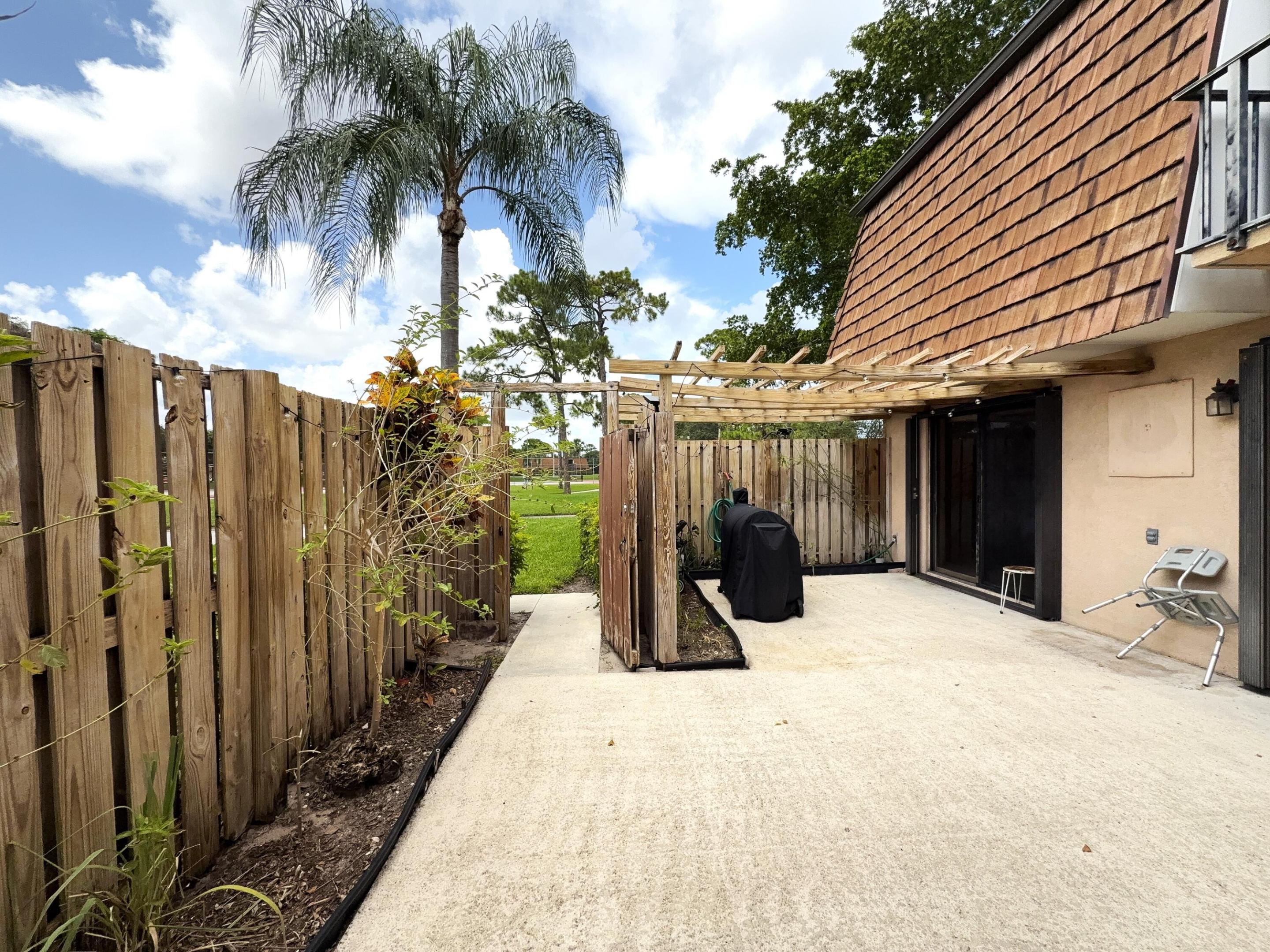 SHERWOOD LAKES PLAT NO 2 - Residential