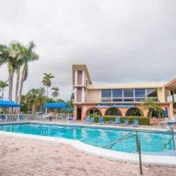 DIPLOMAT GOLF & RACQUET CLUB - Residential