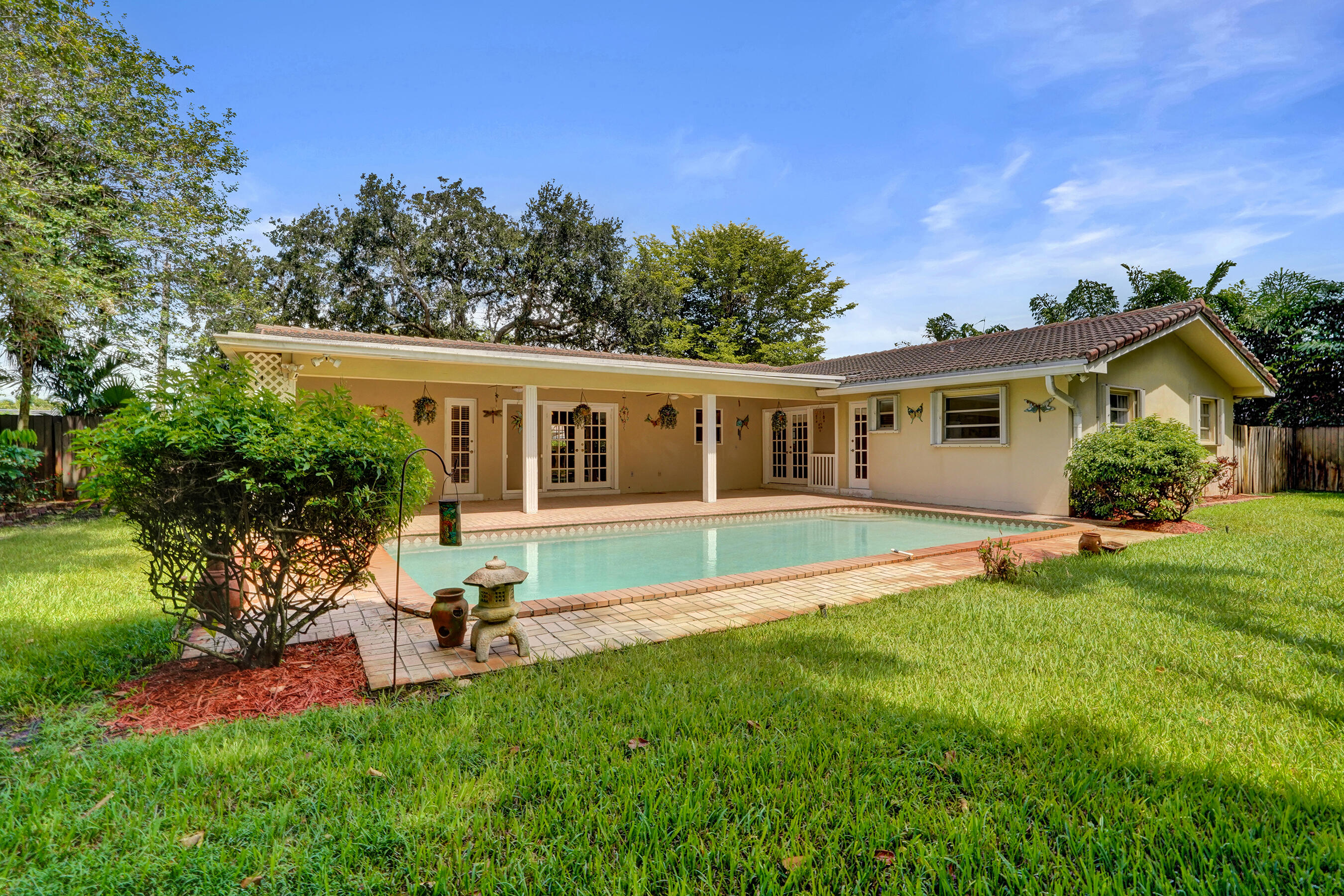 ROYAL PALM ESTATES - Residential