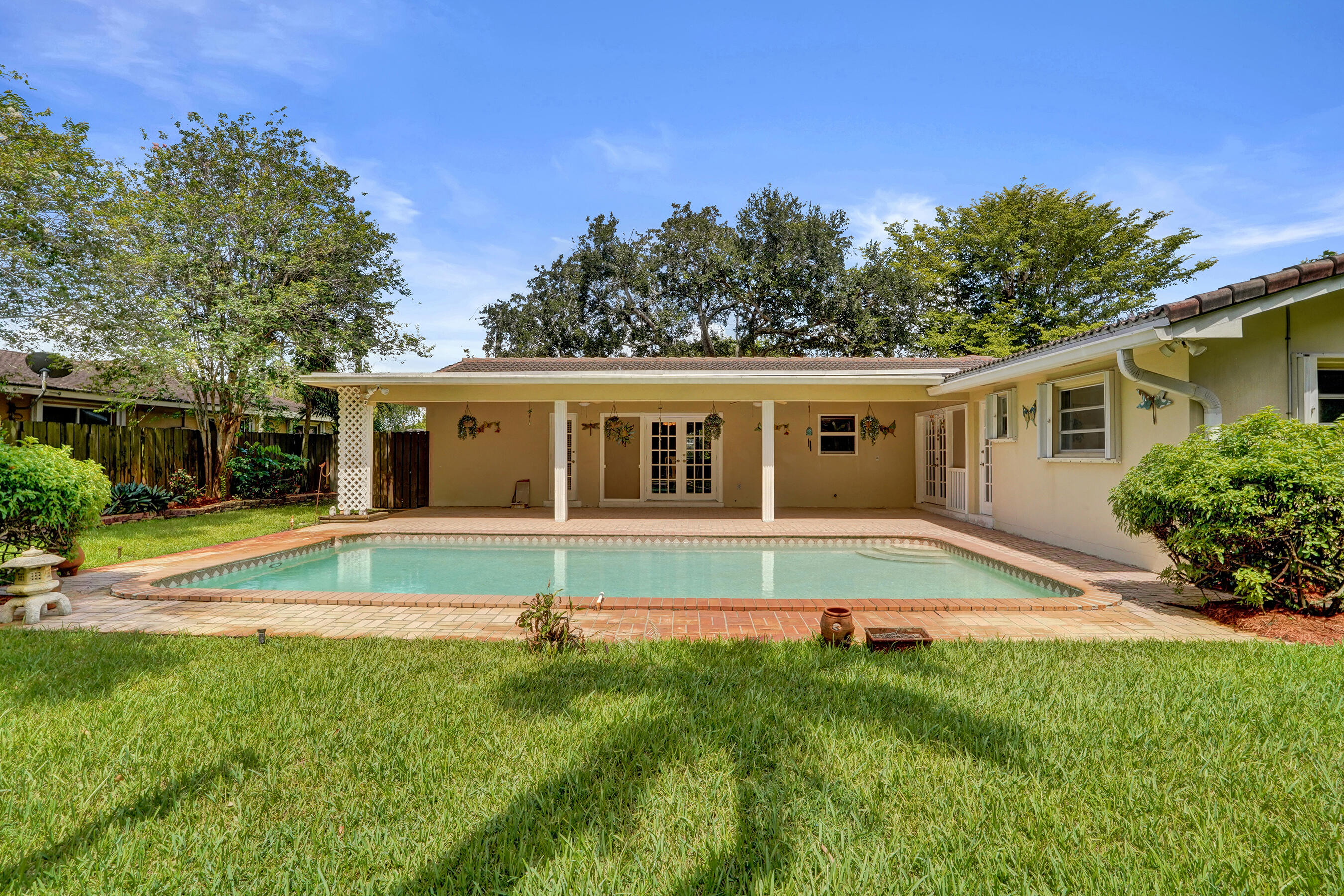 ROYAL PALM ESTATES - Residential