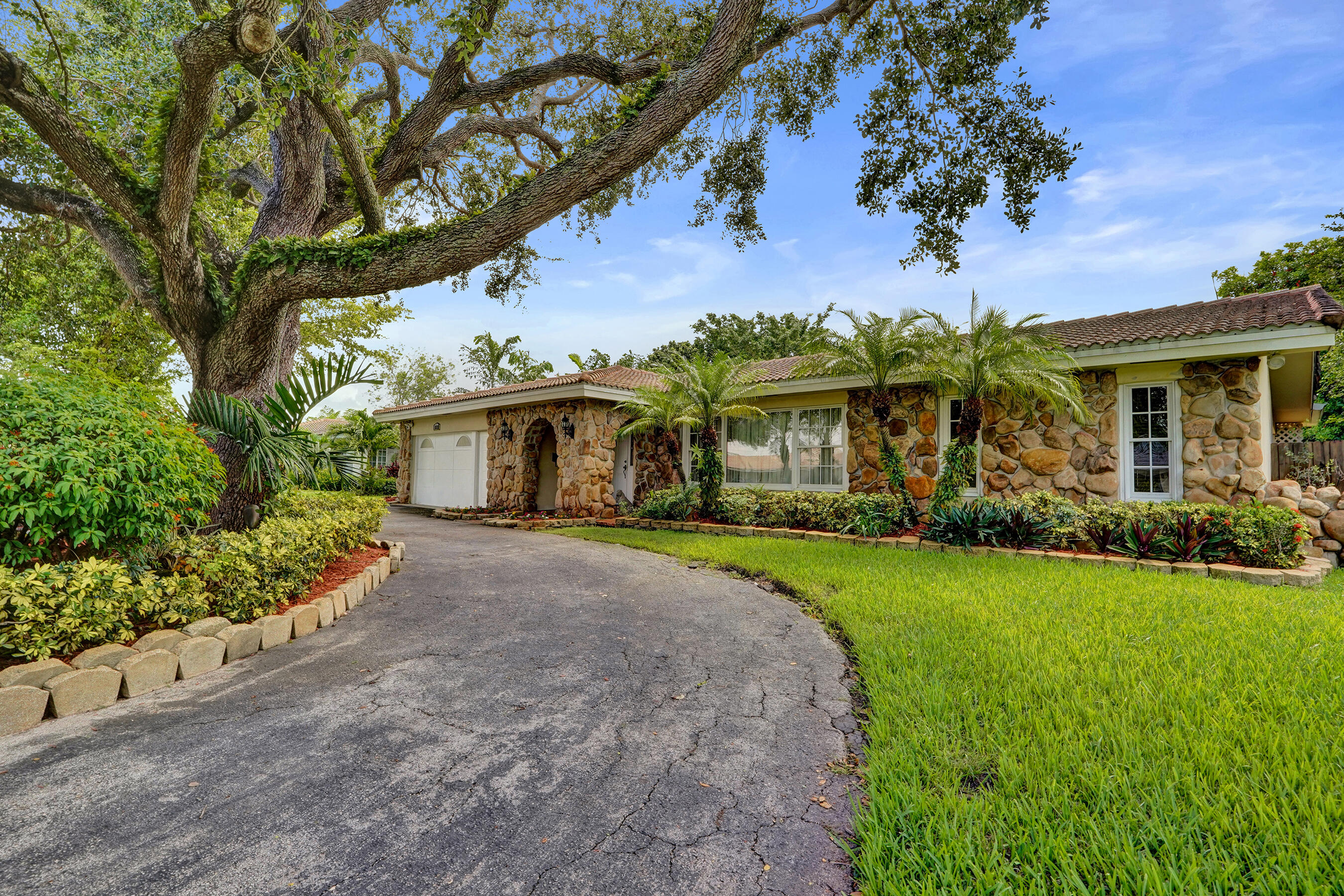 ROYAL PALM ESTATES - Residential