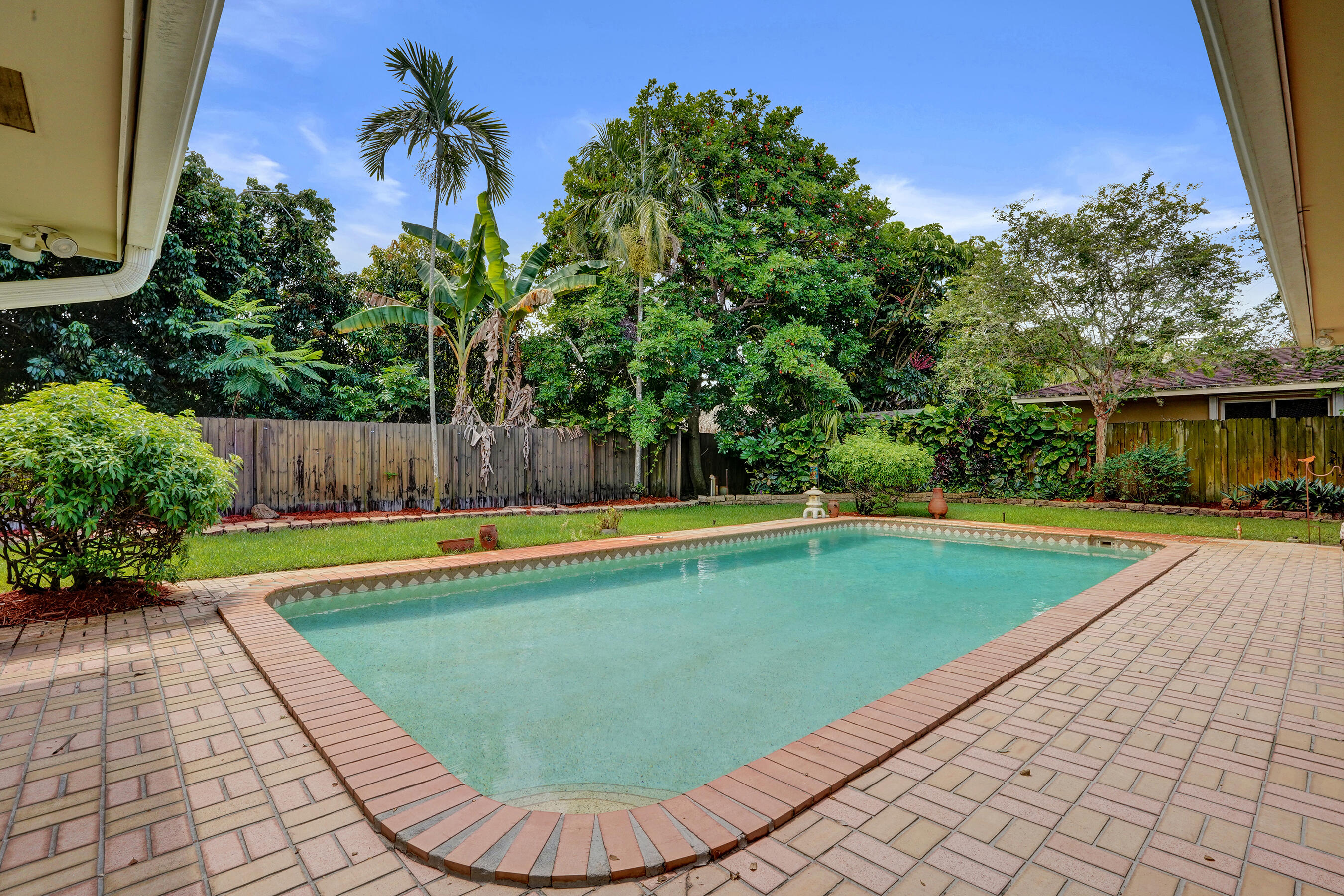 ROYAL PALM ESTATES - Residential