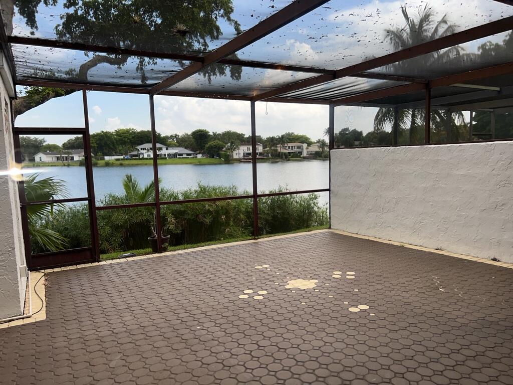 FAMILY TOWNHOUSES OF THE LAKES - Residential Lease