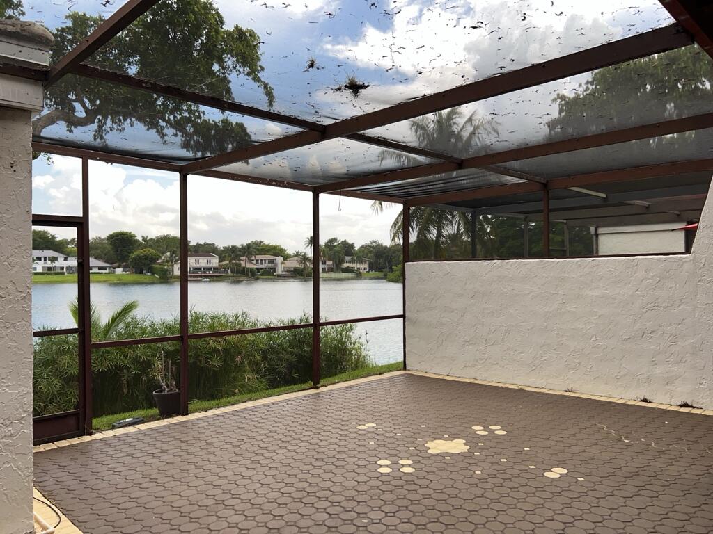 FAMILY TOWNHOUSES OF THE LAKES - Residential Lease