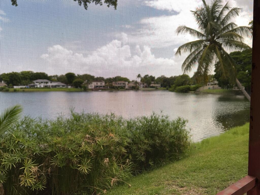 FAMILY TOWNHOUSES OF THE LAKES - Residential Lease