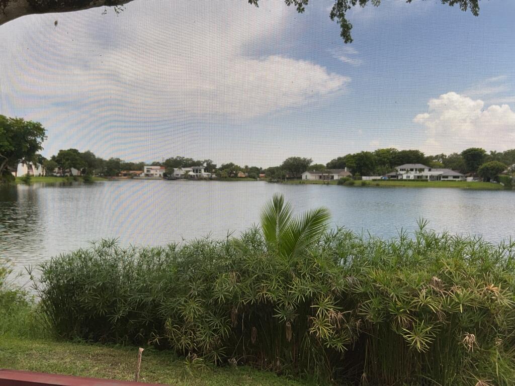 FAMILY TOWNHOUSES OF THE LAKES - Residential Lease