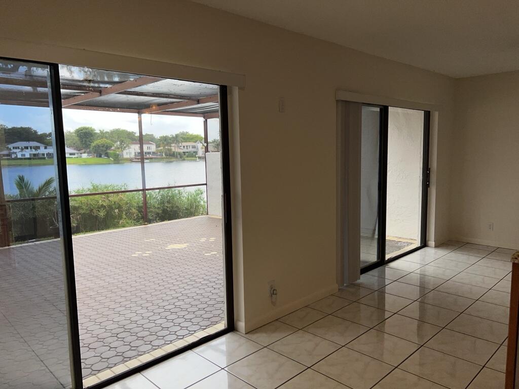 FAMILY TOWNHOUSES OF THE LAKES - Residential Lease