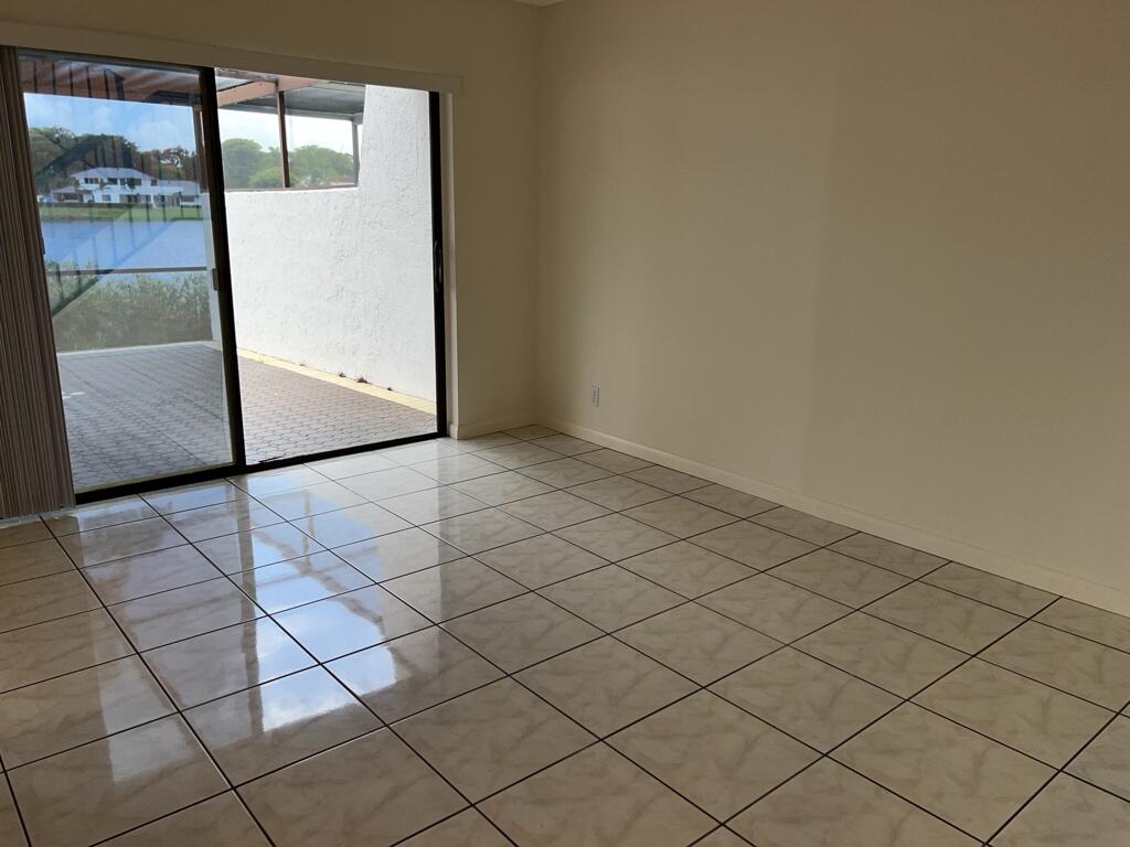 FAMILY TOWNHOUSES OF THE LAKES - Residential Lease