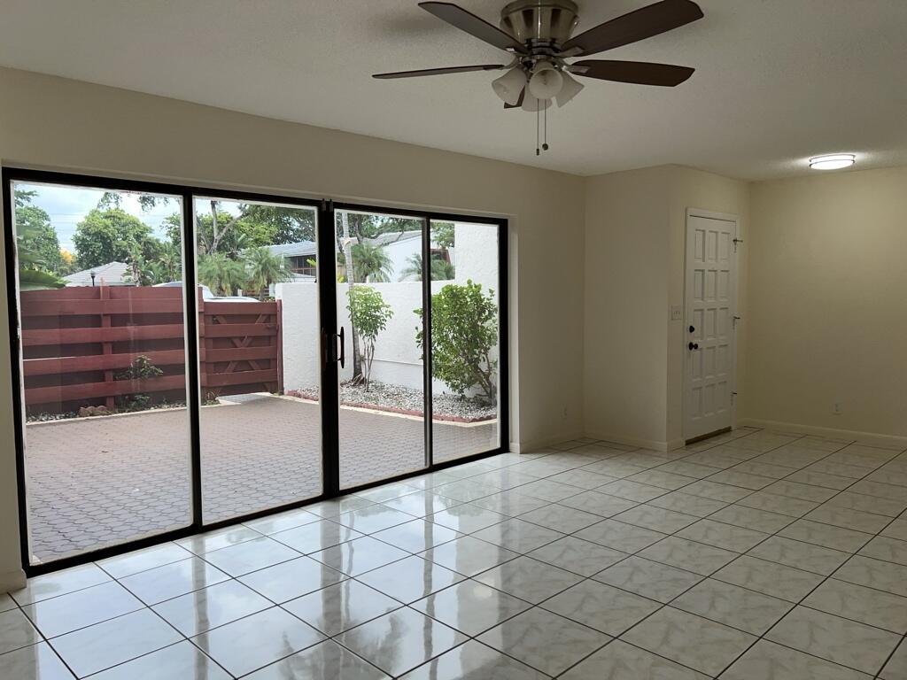 FAMILY TOWNHOUSES OF THE LAKES - Residential Lease