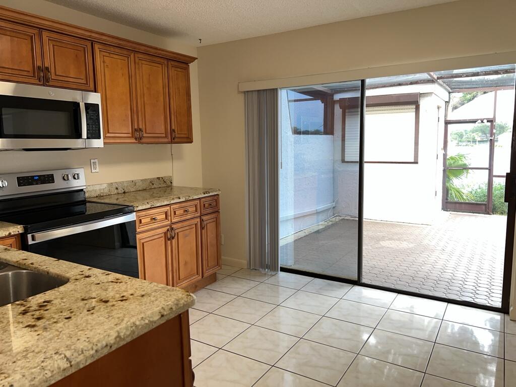 FAMILY TOWNHOUSES OF THE LAKES - Residential Lease