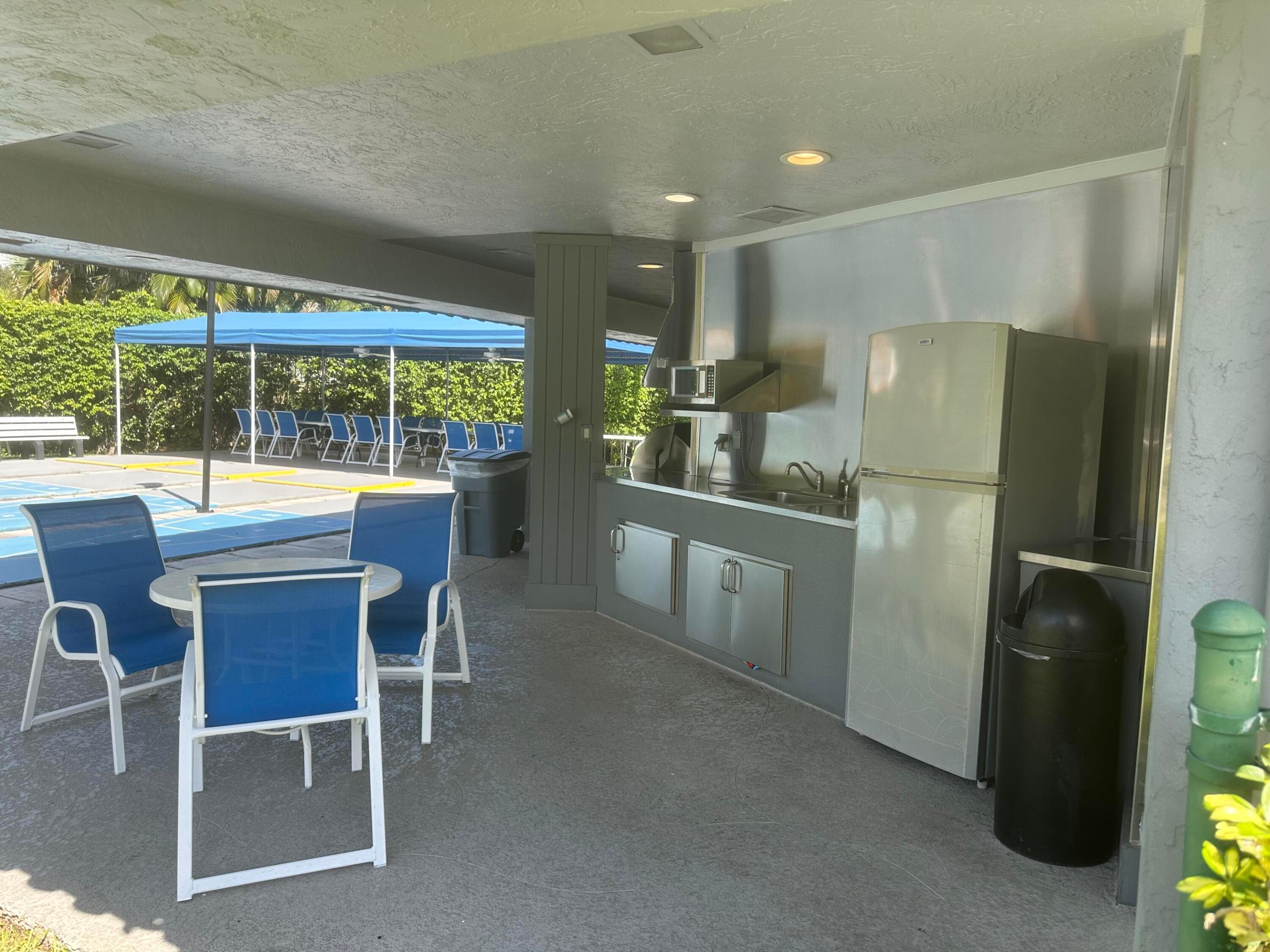 HOLLYBROOK GOLF AND - Residential Lease