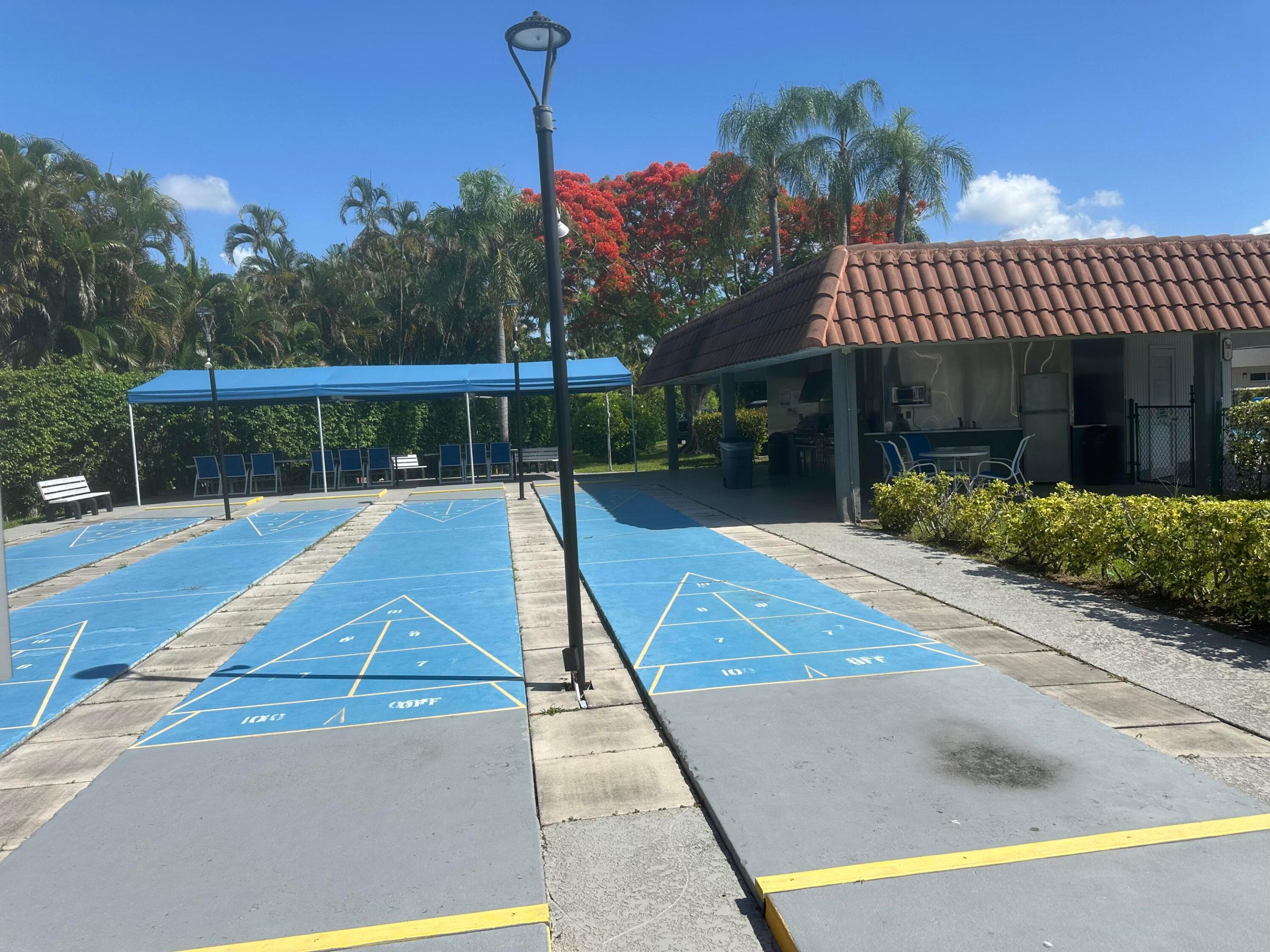 HOLLYBROOK GOLF AND - Residential Lease