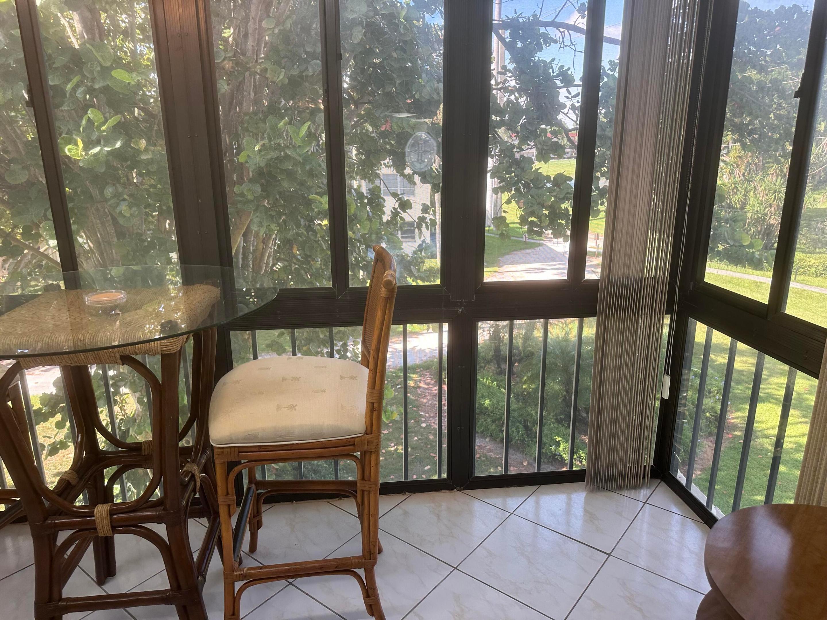 HOLLYBROOK GOLF AND - Residential Lease