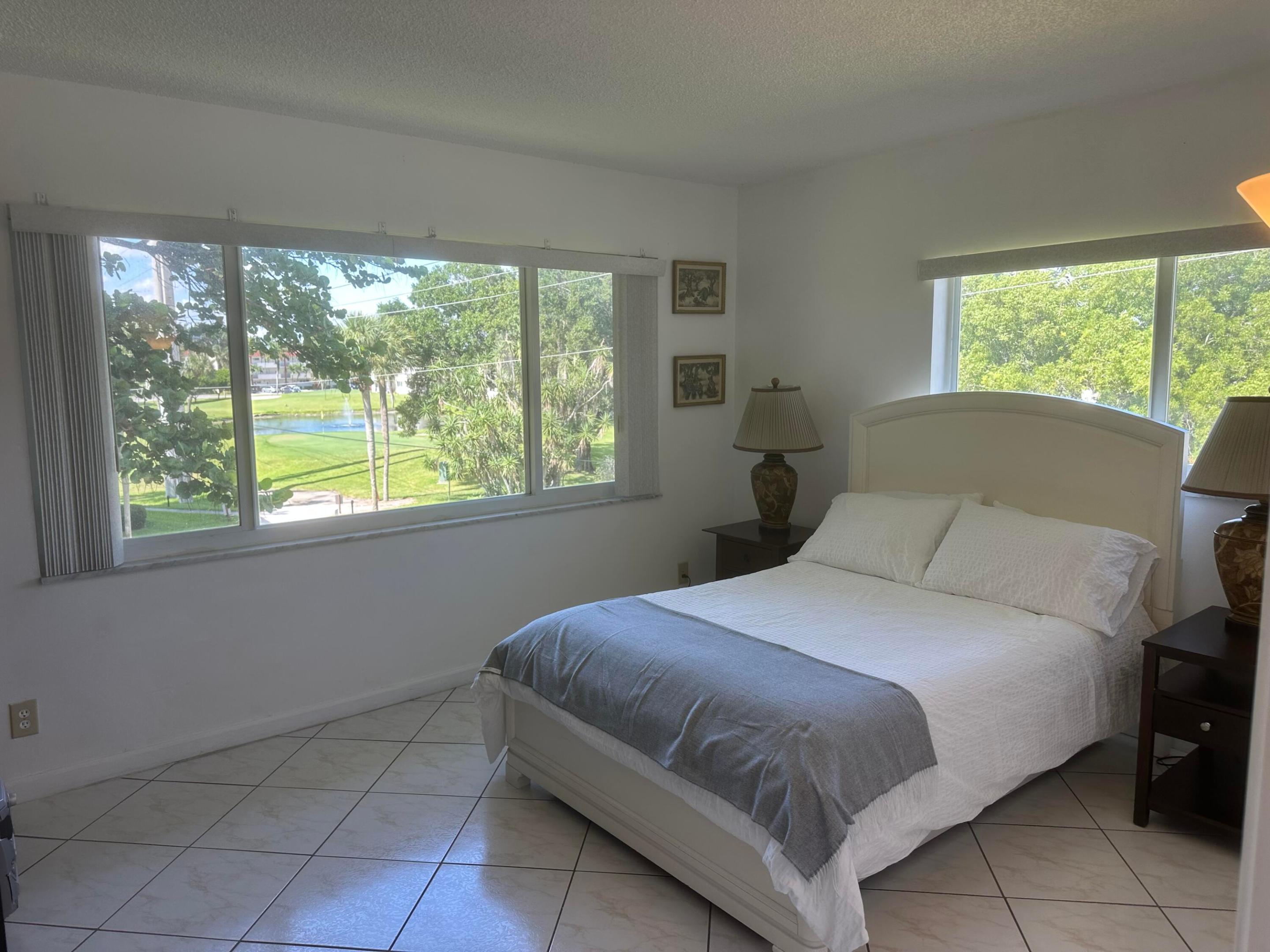 HOLLYBROOK GOLF AND - Residential Lease