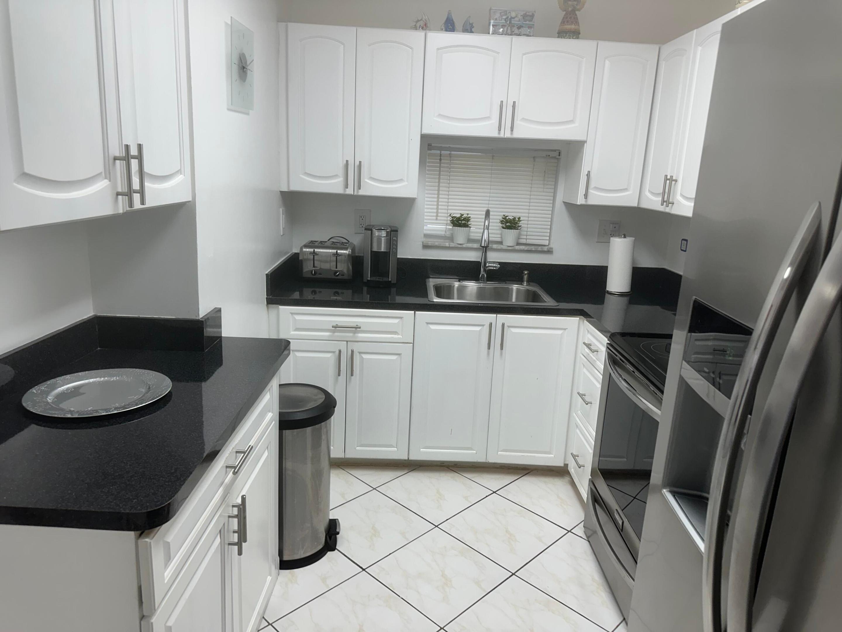 HOLLYBROOK GOLF AND - Residential Lease