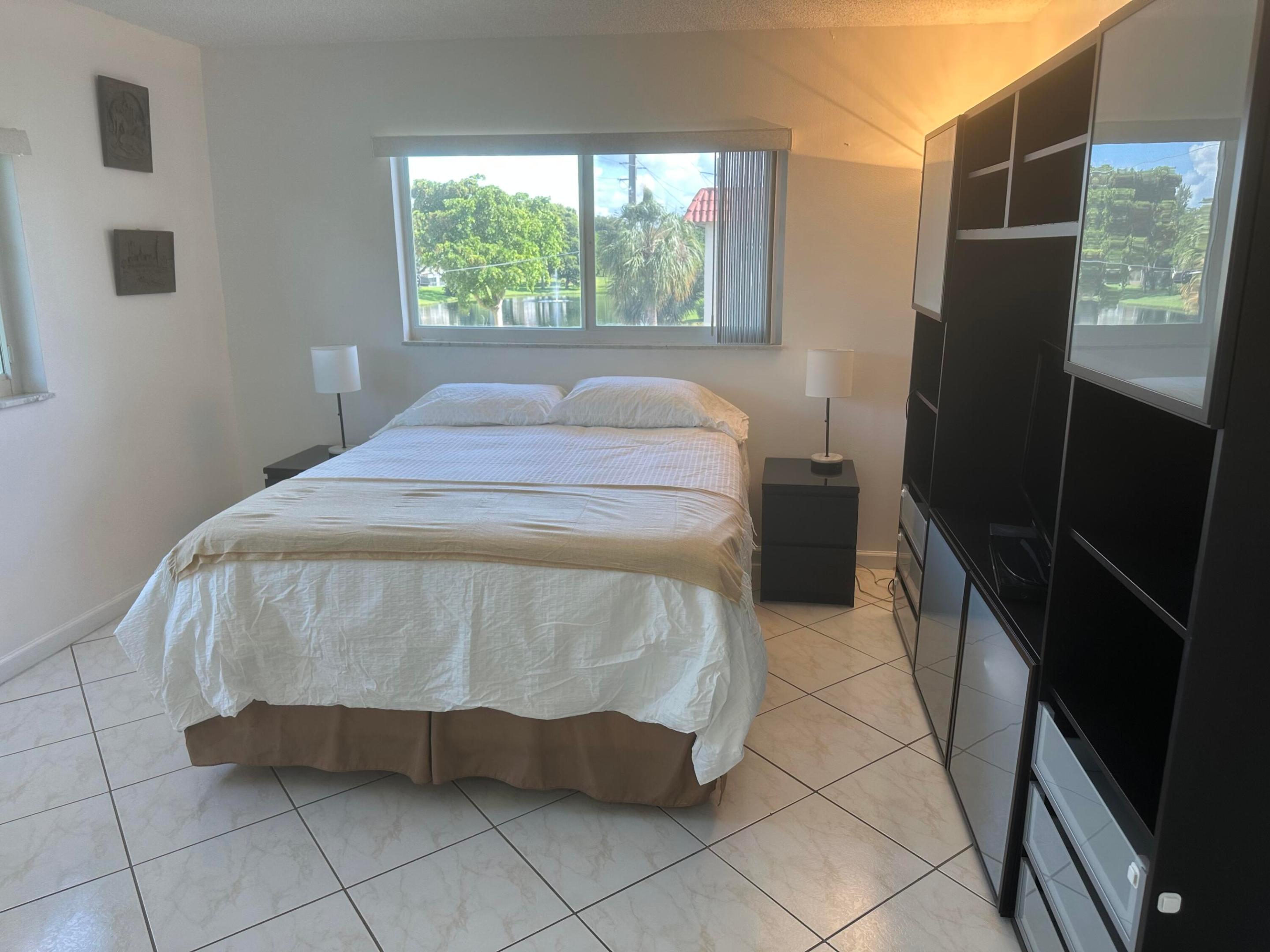 HOLLYBROOK GOLF AND - Residential Lease