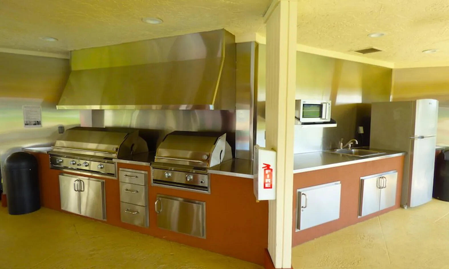 HOLLYBROOK GOLF AND - Residential Lease