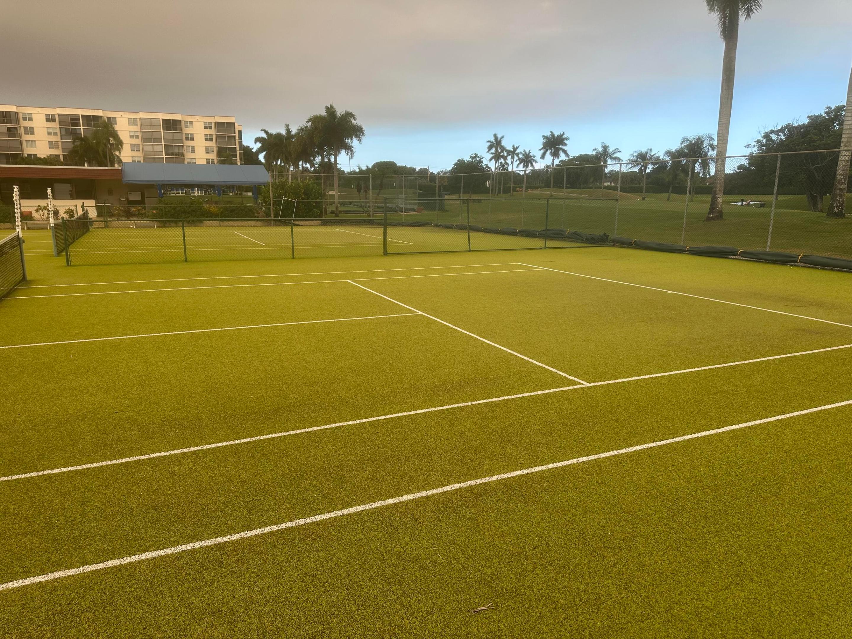 HOLLYBROOK GOLF AND - Residential Lease