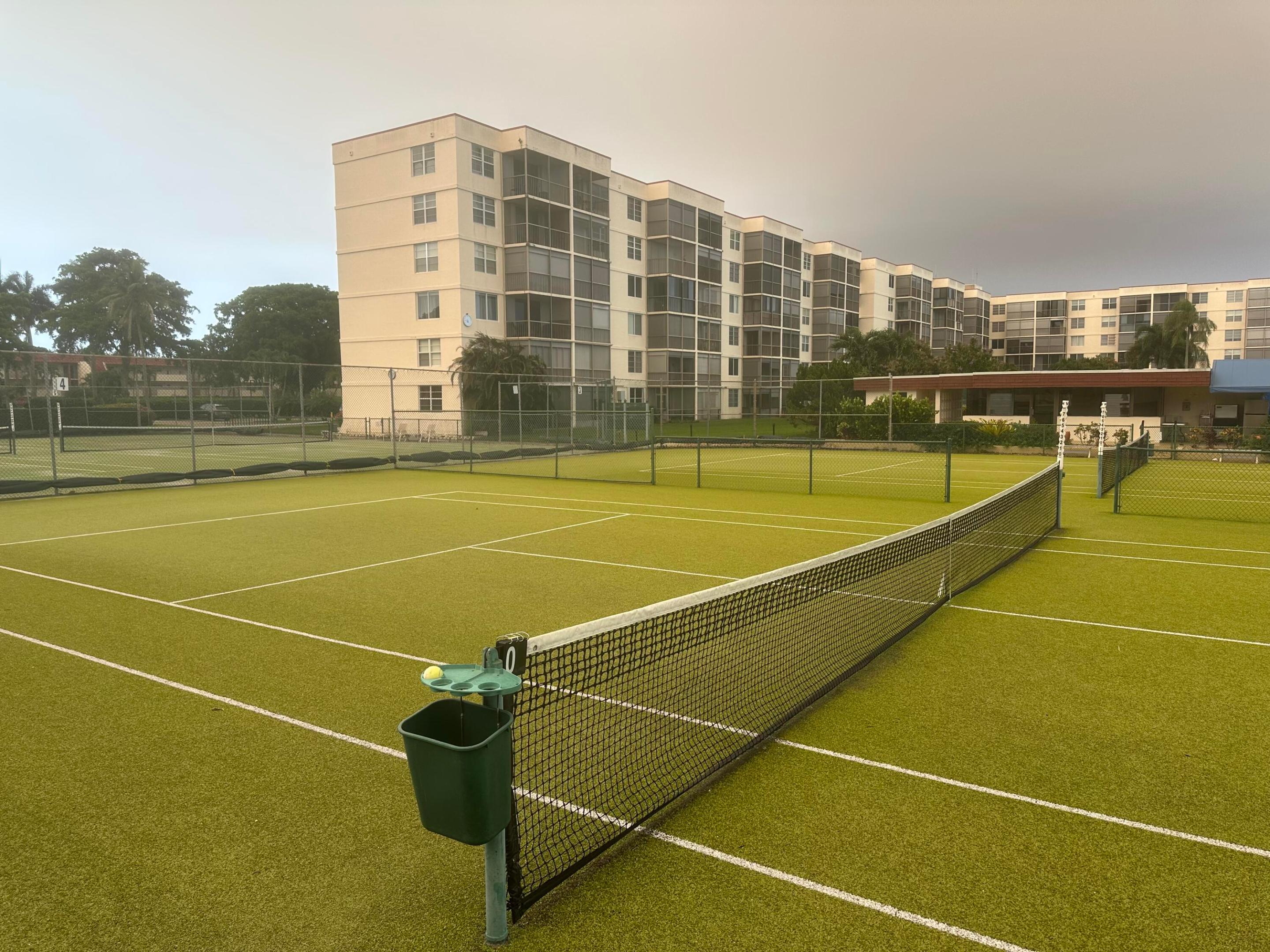 HOLLYBROOK GOLF AND - Residential Lease