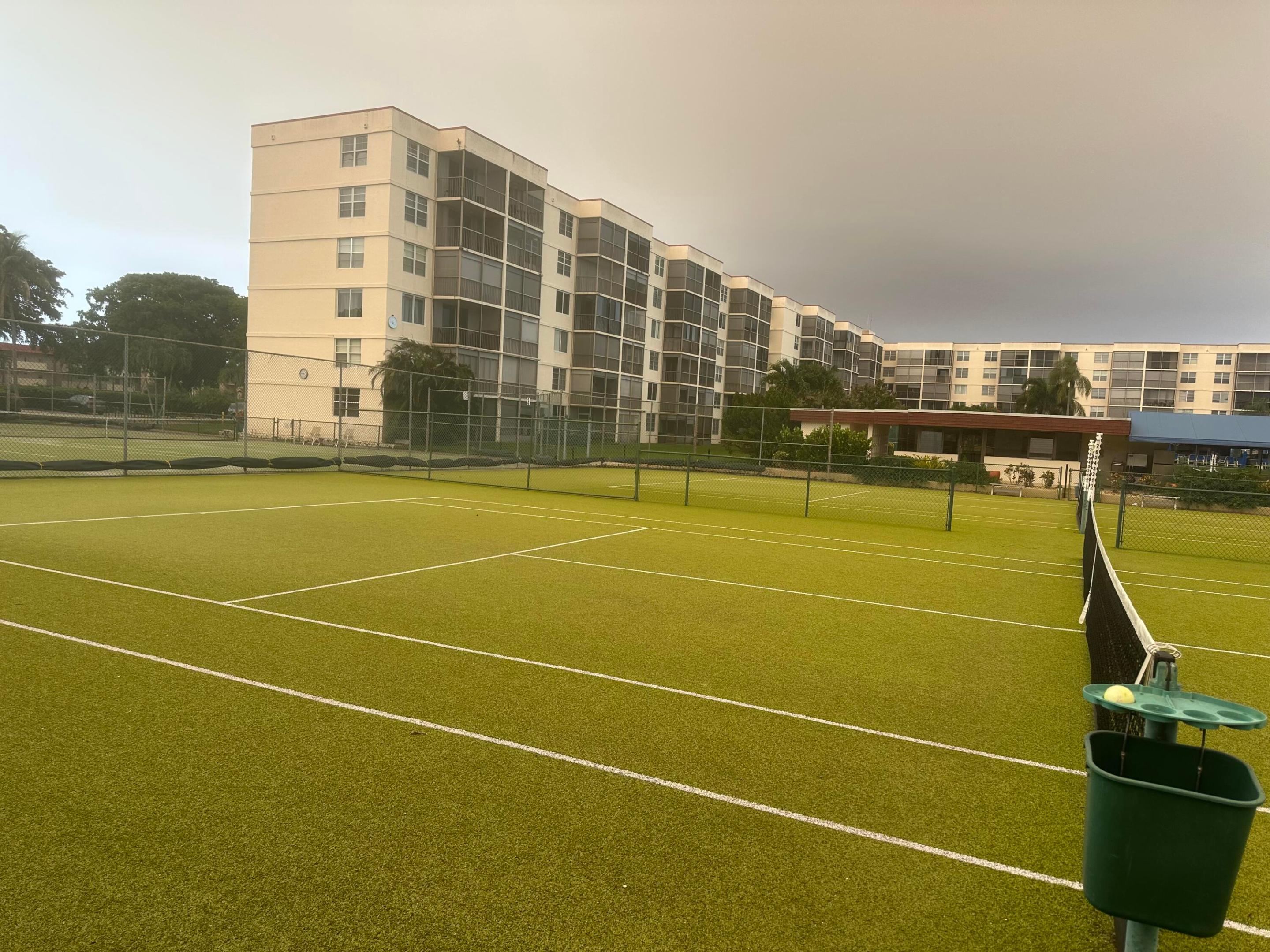 HOLLYBROOK GOLF AND - Residential Lease