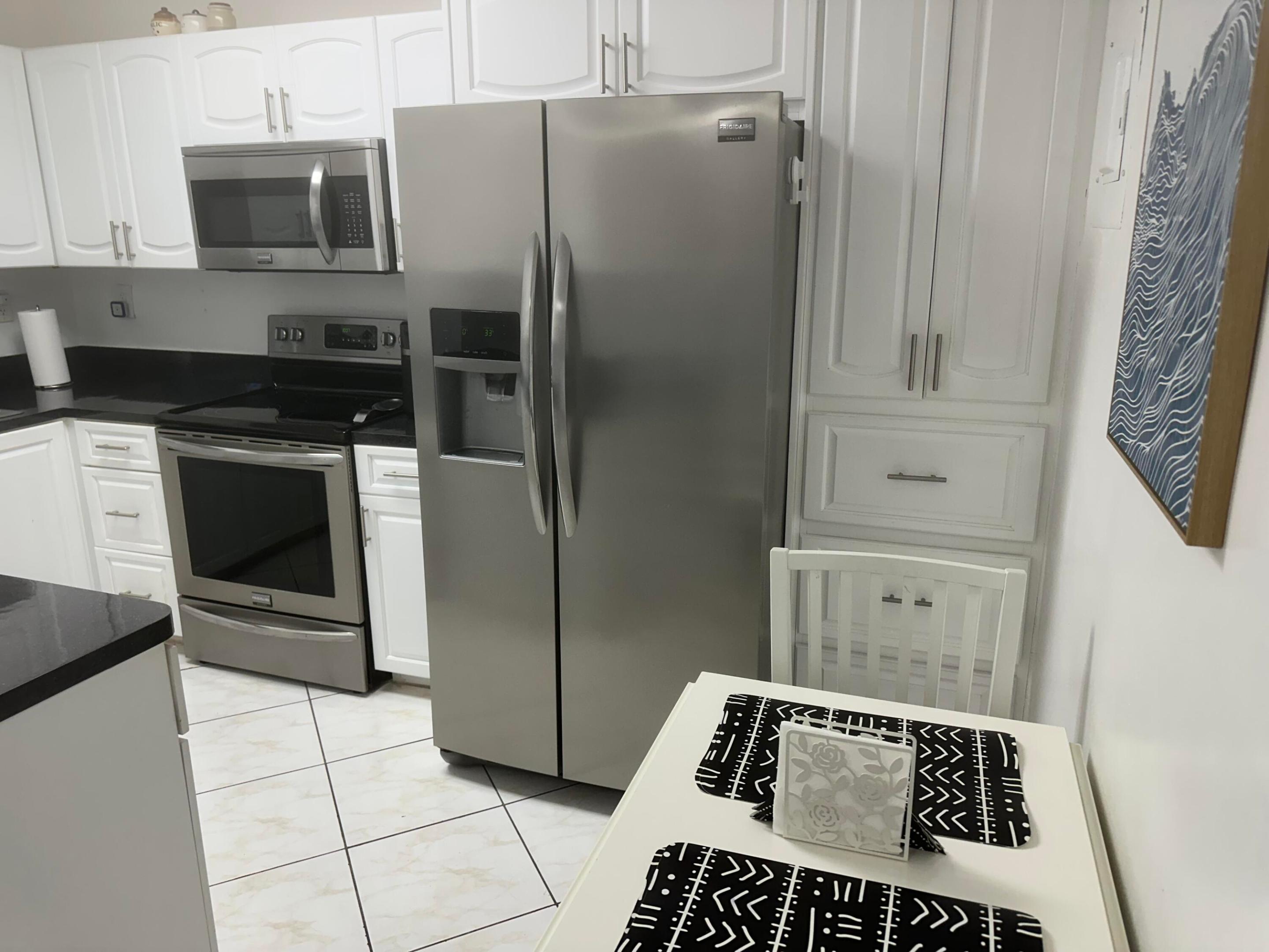HOLLYBROOK GOLF AND - Residential Lease