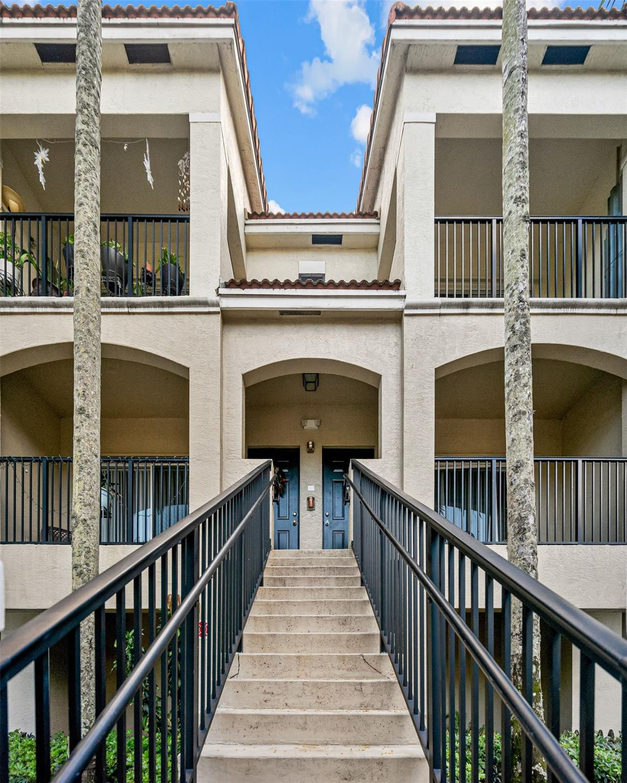 Large three bedroom two bath condo with laminate floors throughout in the sough after gated community of Poinciana.   Great location close to all major Highways, hospitals, casinos and shopping. Poinciana offers beautiful Club house with sparkling pool area, jacuzzi and fitness Center.