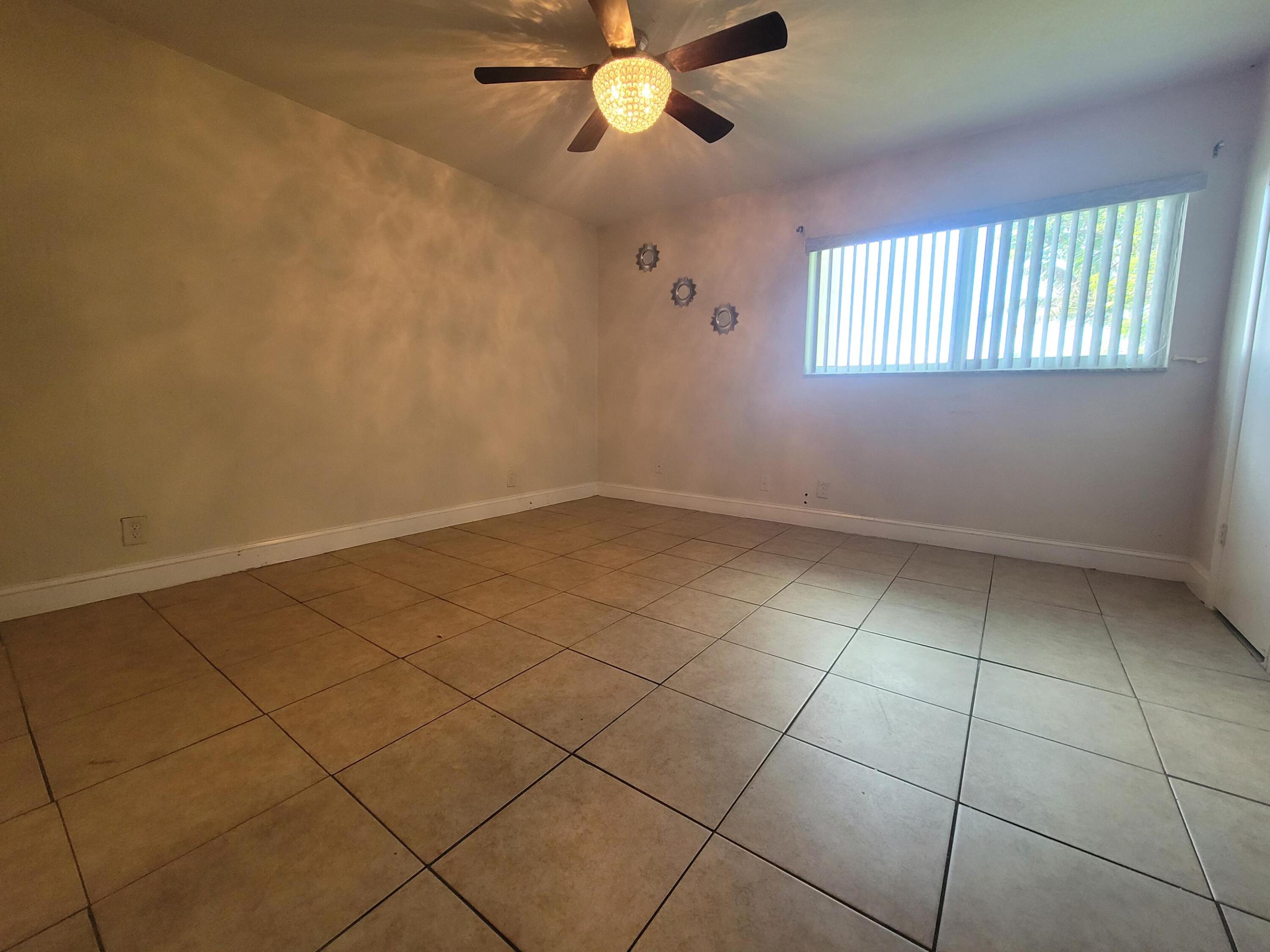 CORAL SPRINGS ESTATE TOWNHOMES - Residential Lease