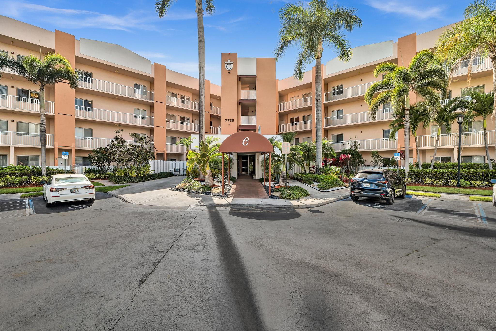 Welcome to your new, lovely home. Spectacular. As soon as you step in, you feel a warm, welcoming feeling. Two-bedroom, two-bathroom condo with water views, located in the highly desirable  Yardley at Kings Point! This unique home features tile flooring in the living room, carpet in the Bedrooms, and a newer stainless steel fridge. White open kitchen cabinets. Spacious layout & a magnificent split floorplan. Light & bright. The master suite offers spacious walk-in closets. Enjoy your private & relaxing stunning water view. Gated community.Impact window & sliding doors. Great amenities include indoor & outdoor pools, saunas, a Clubhouse, a Theater, a Billiard Room, a gym, and a tennis court. Additional features include free transportation buses, an art room, a Craft Room, and more.
