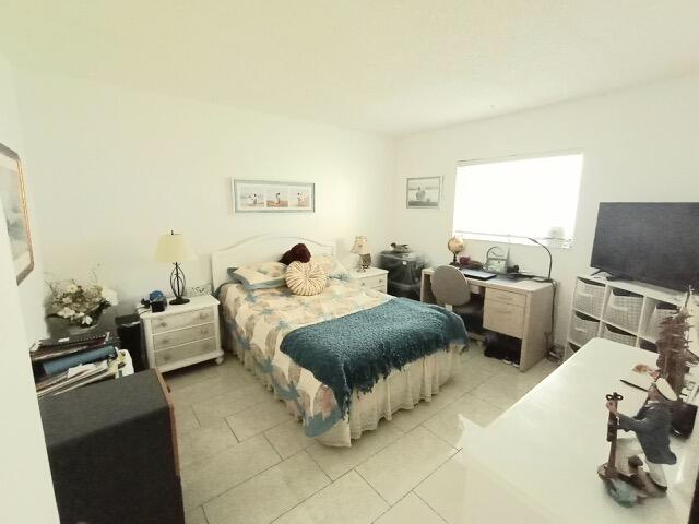 MEADOWBROOK LAKES CONDO - Residential