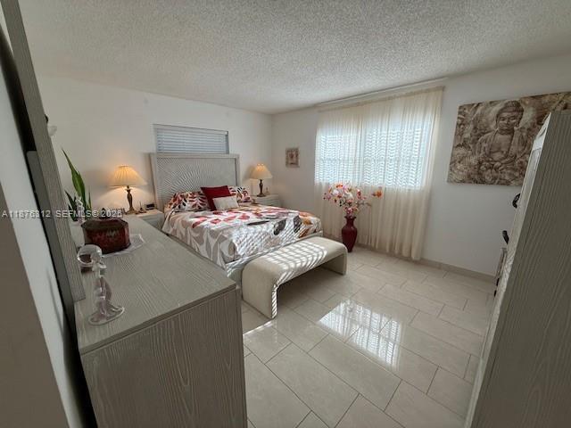 MEADOWBROOK LAKES CONDO - Residential