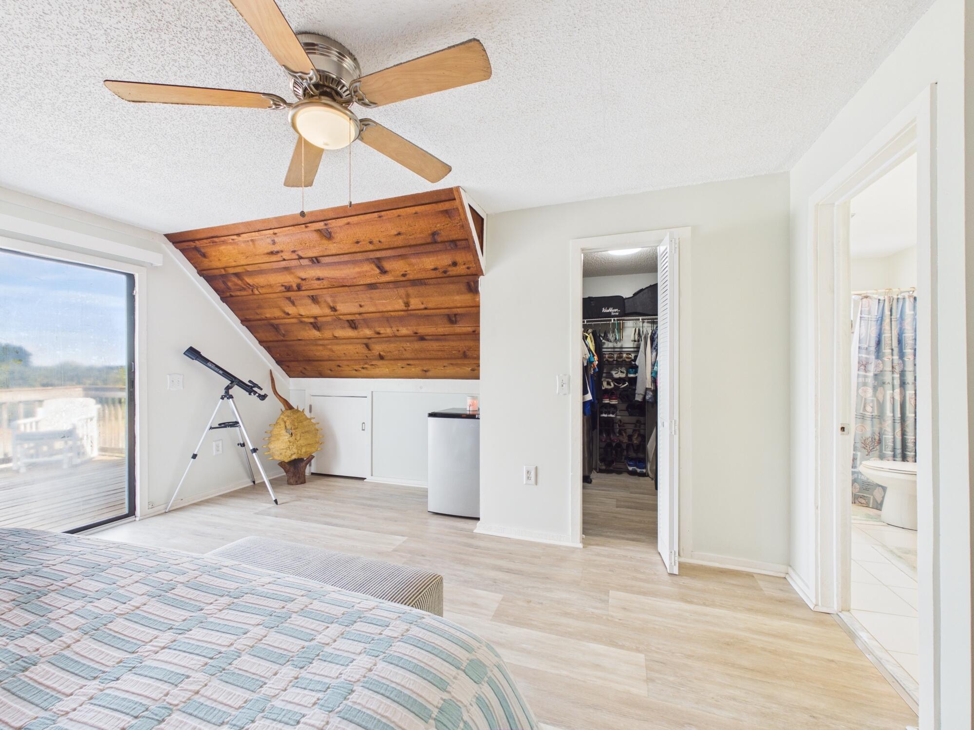 NORTH LAKE COUNTRY ESTATES - Residential