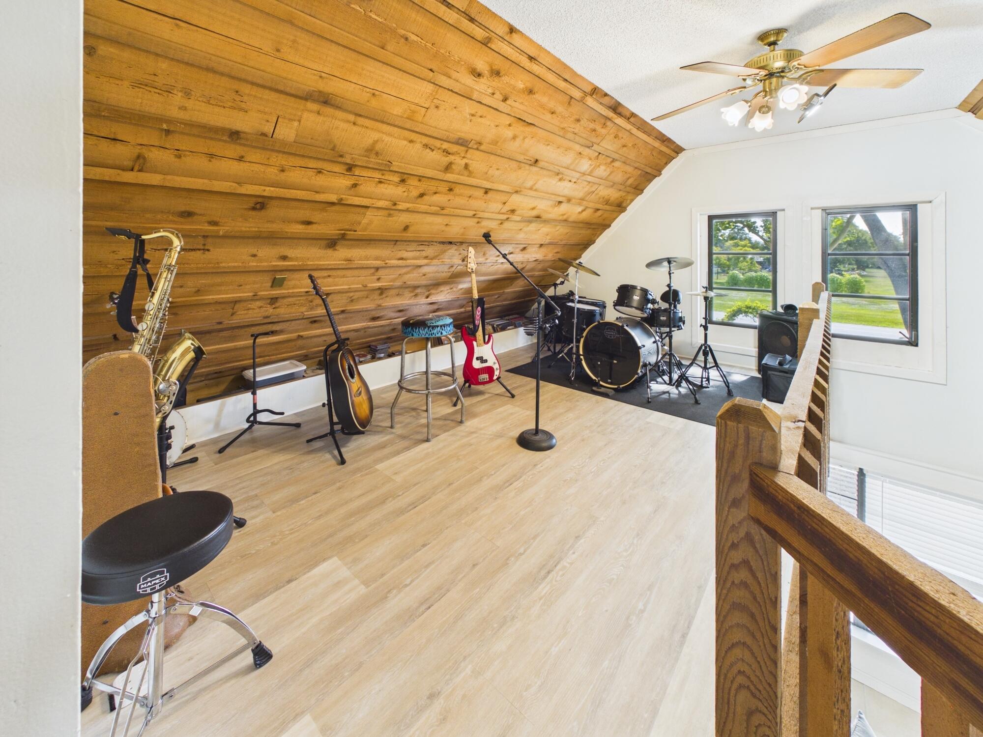 NORTH LAKE COUNTRY ESTATES - Residential