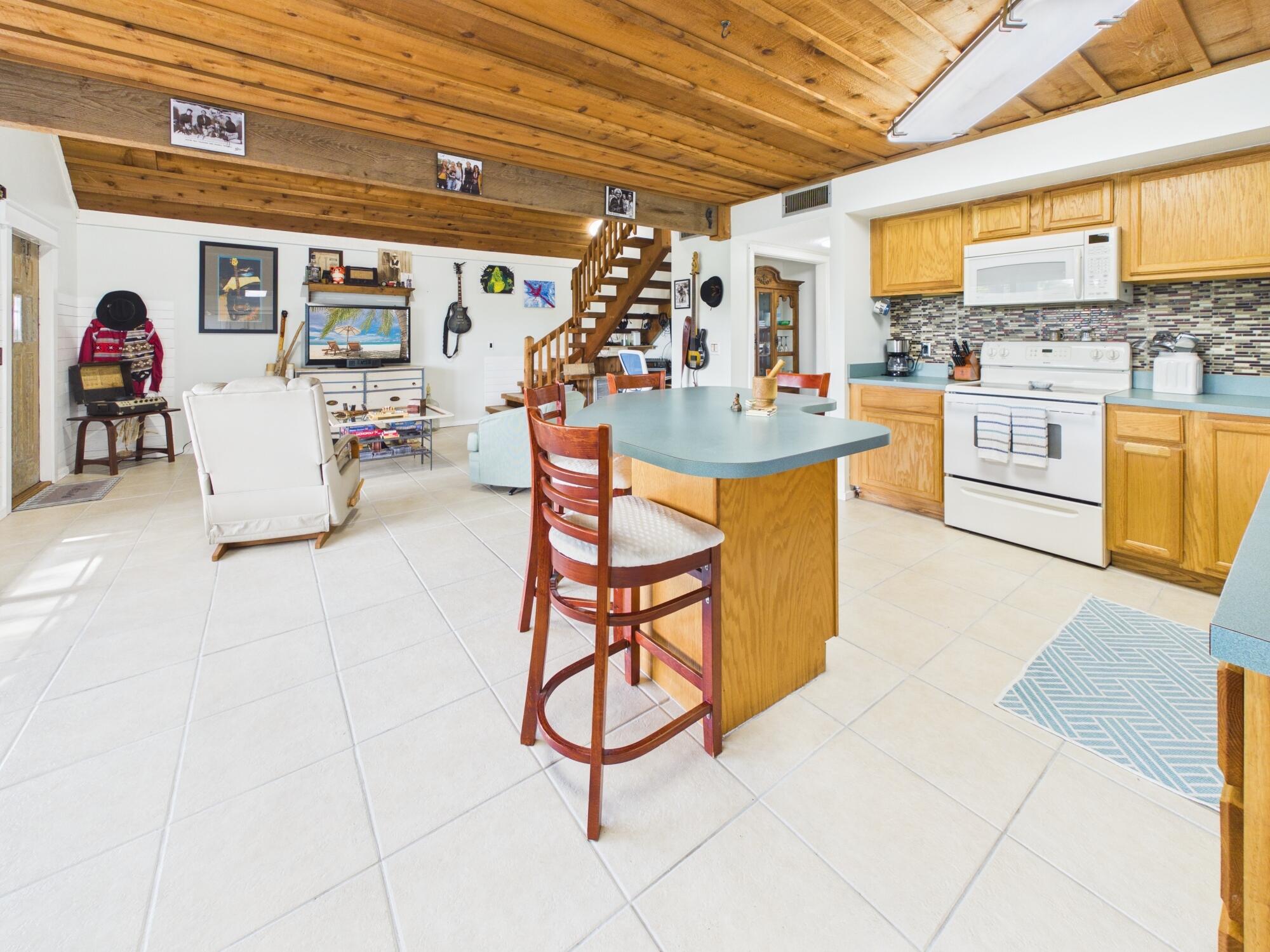 NORTH LAKE COUNTRY ESTATES - Residential