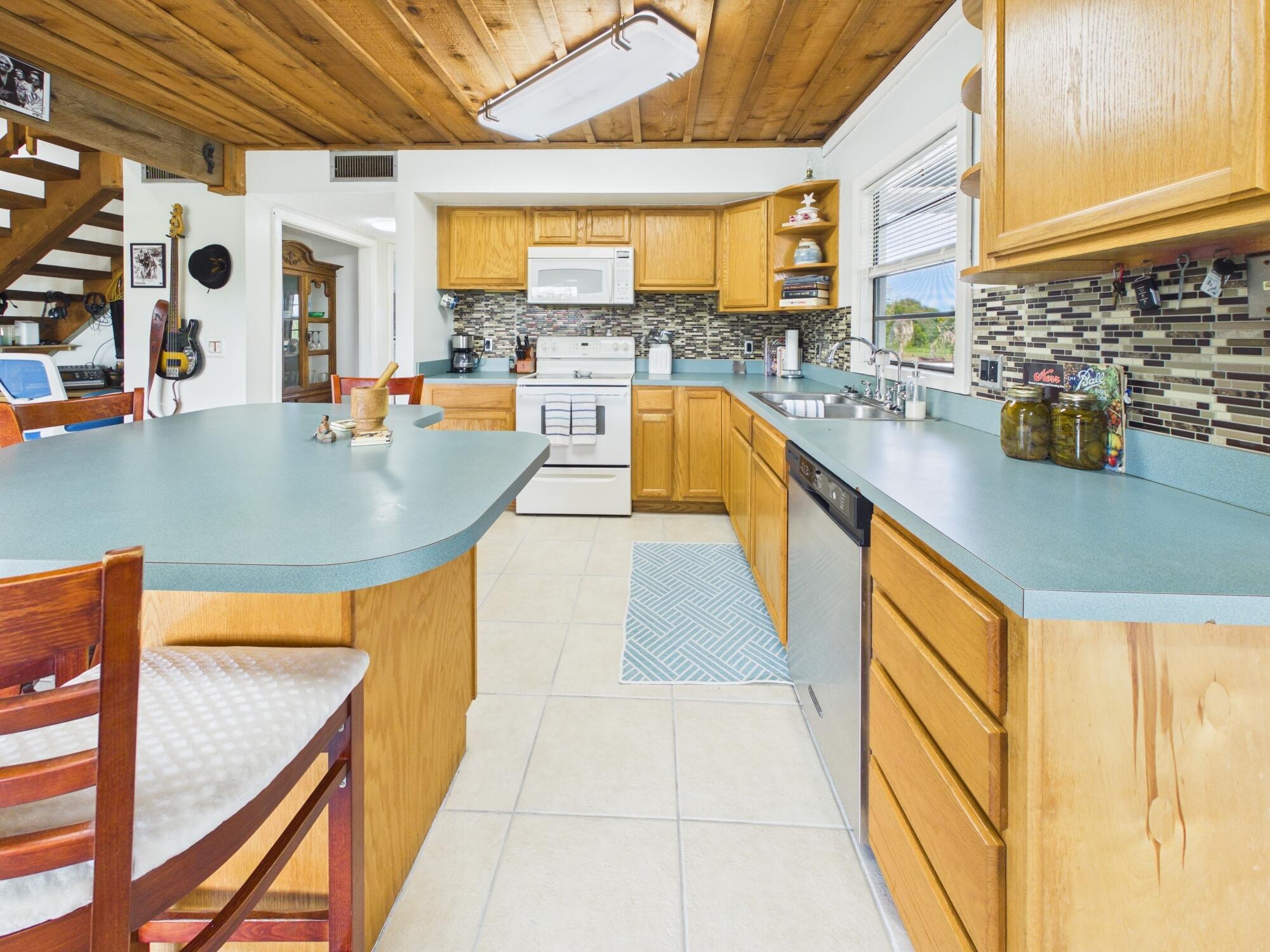NORTH LAKE COUNTRY ESTATES - Residential