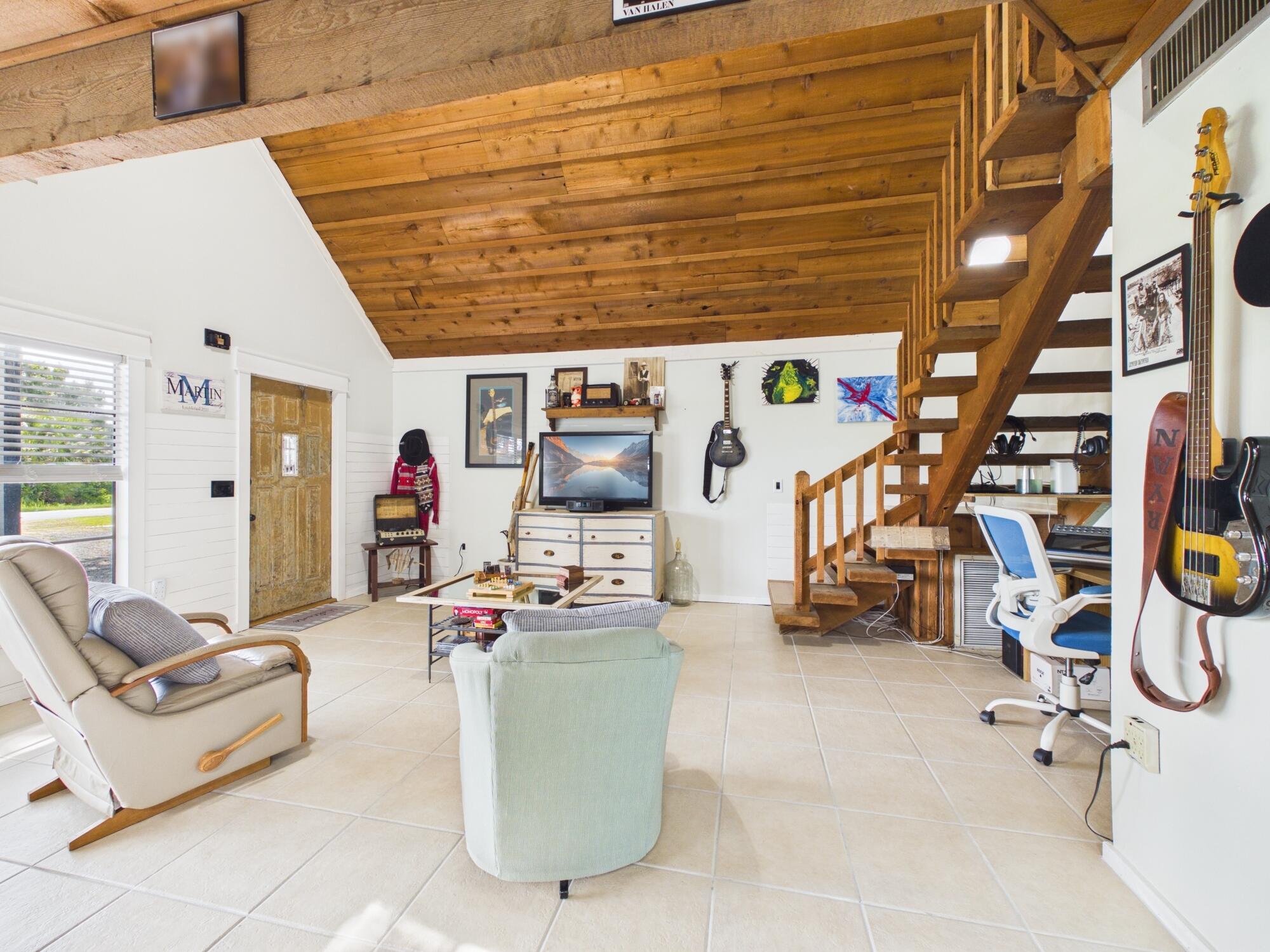 NORTH LAKE COUNTRY ESTATES - Residential