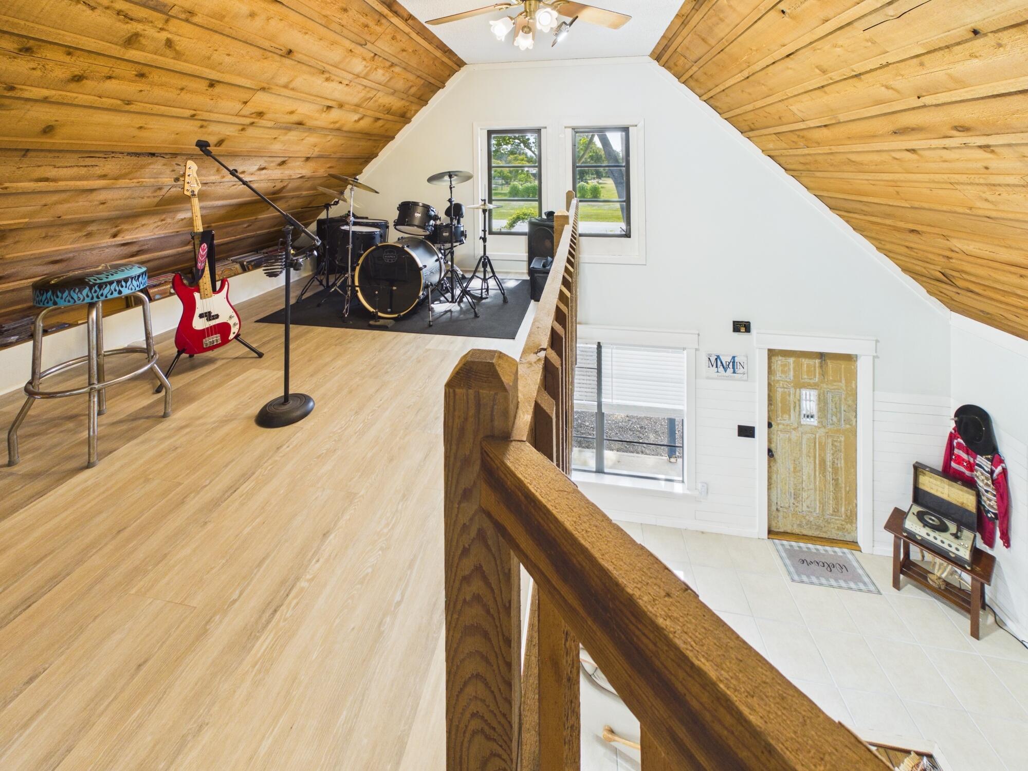 NORTH LAKE COUNTRY ESTATES - Residential