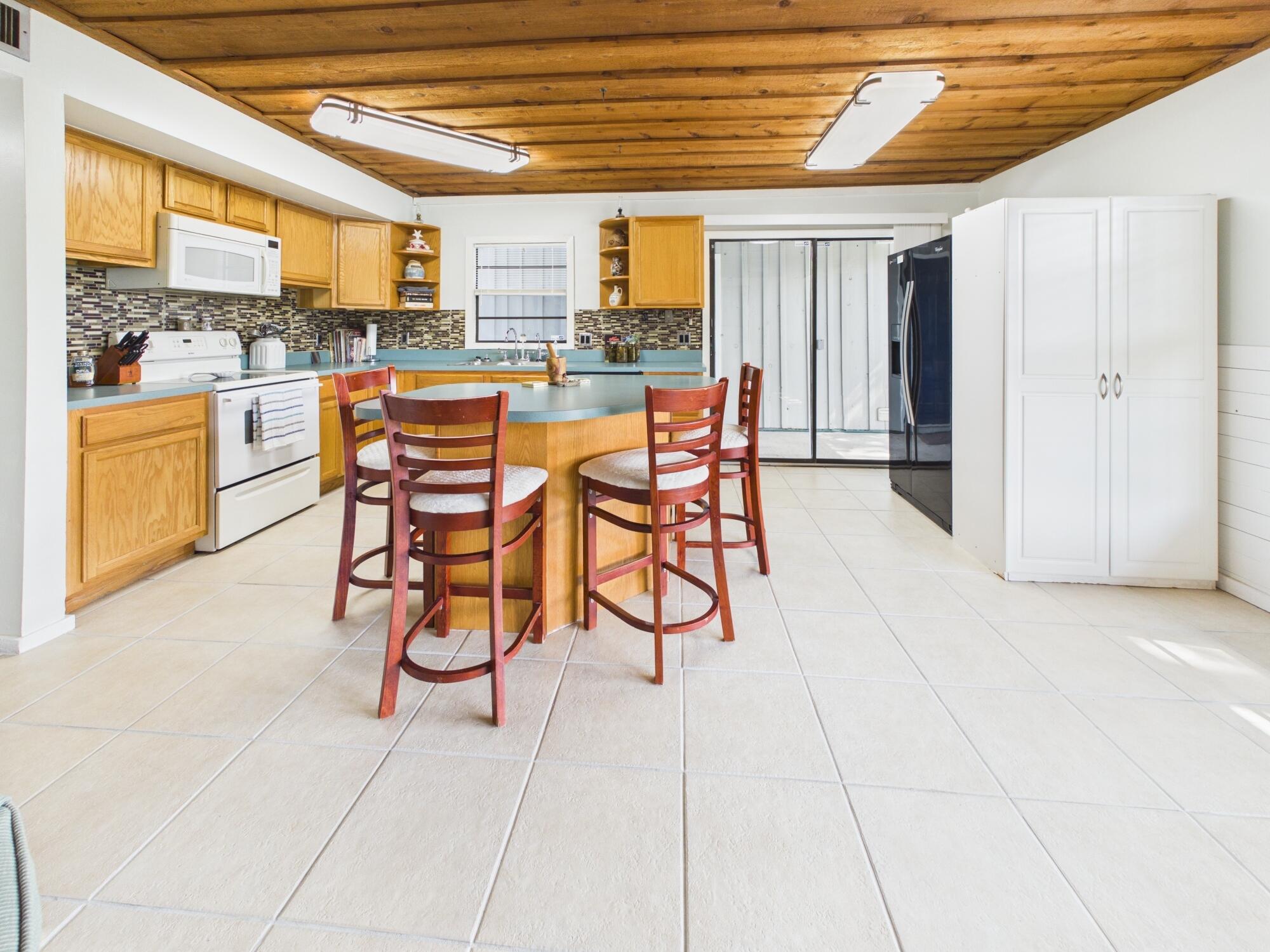 NORTH LAKE COUNTRY ESTATES - Residential
