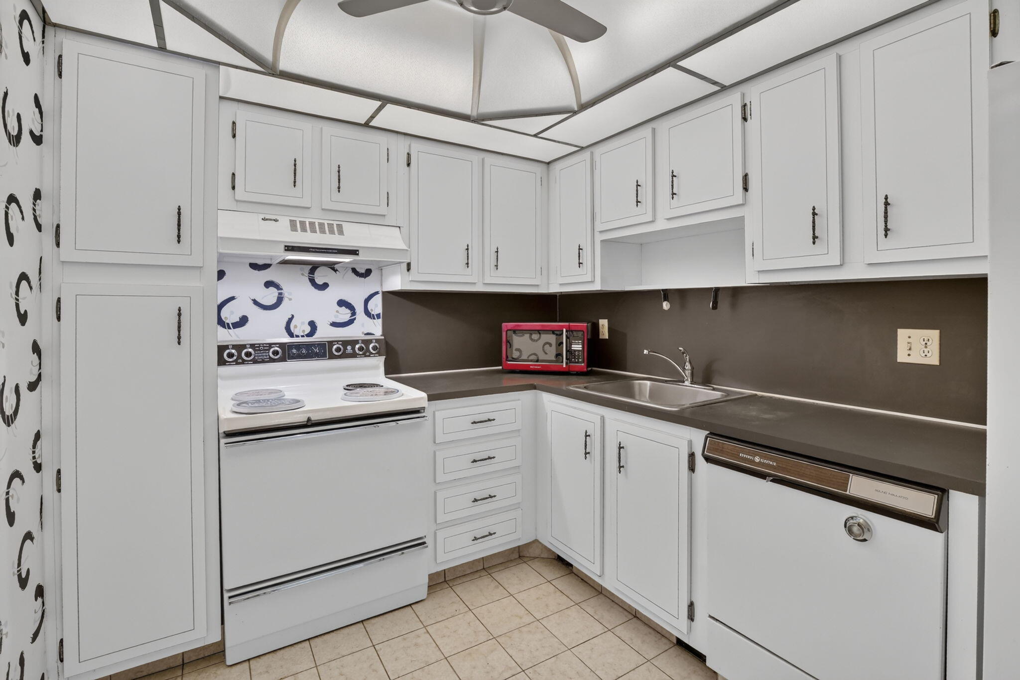 PARK PLACE CONDOMINIUM NO FOUR - Residential