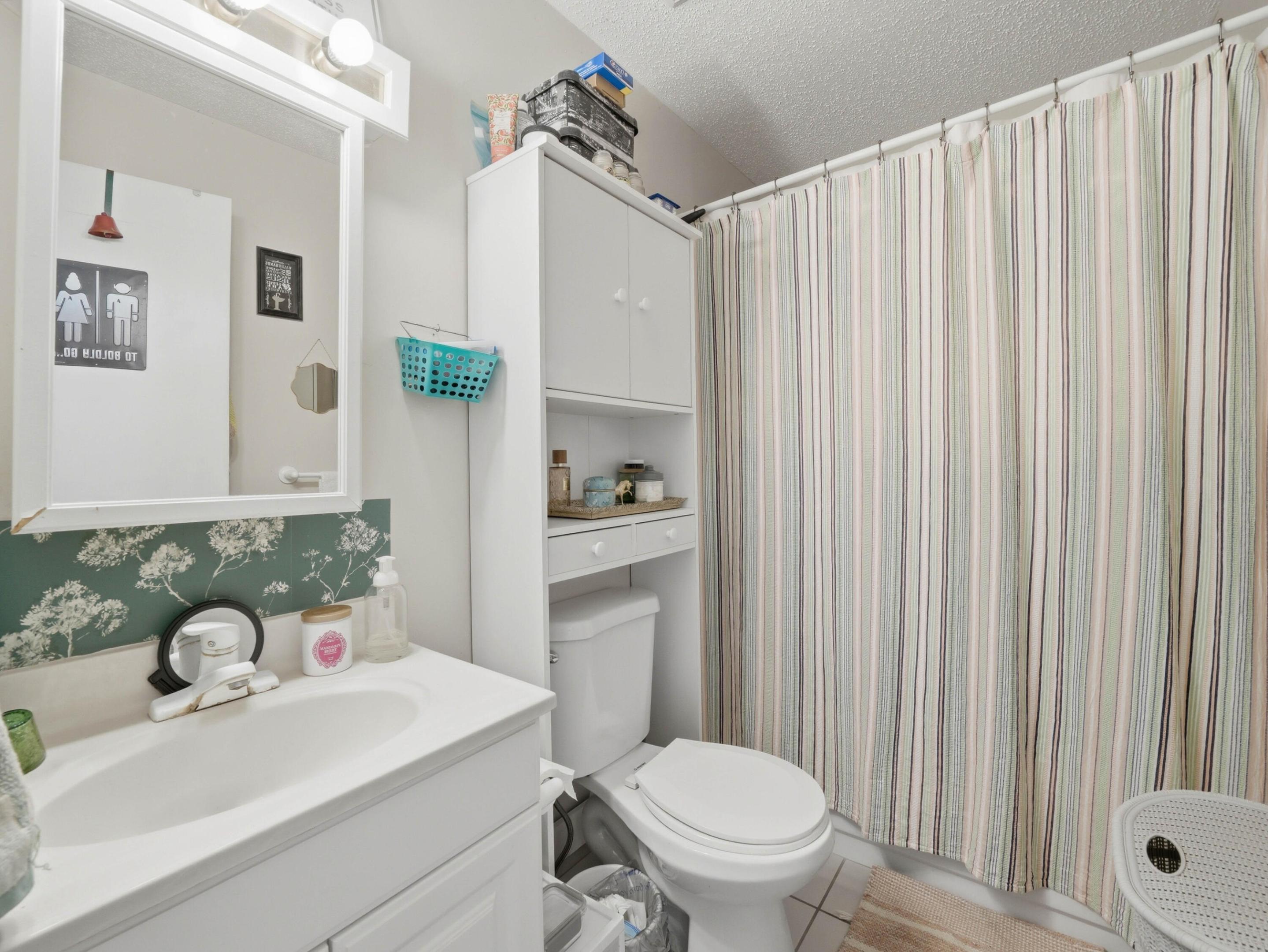 LADECA ACRES S/D UNREC SEC 32 - Residential