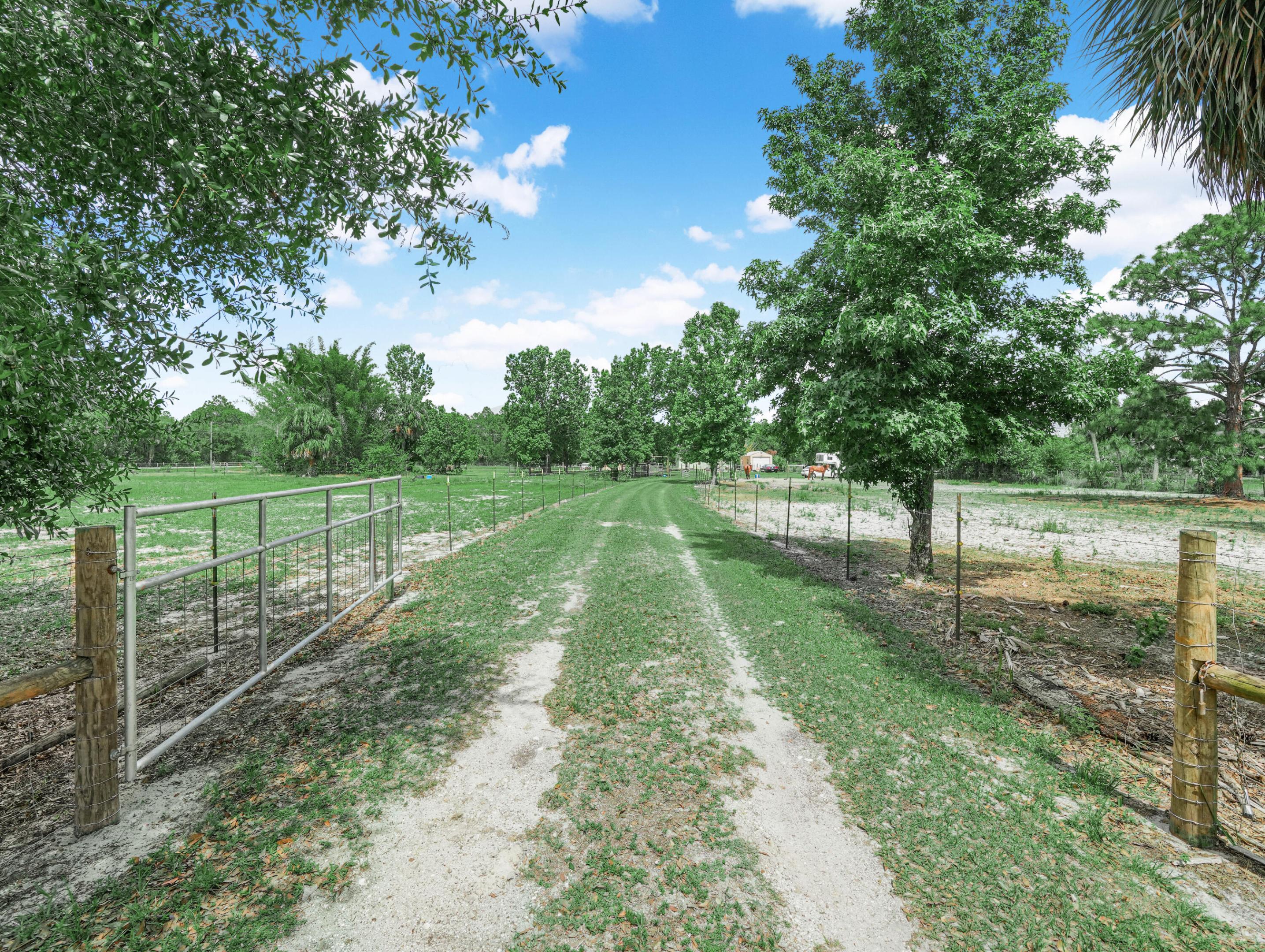 LADECA ACRES S/D UNREC SEC 32 - Residential