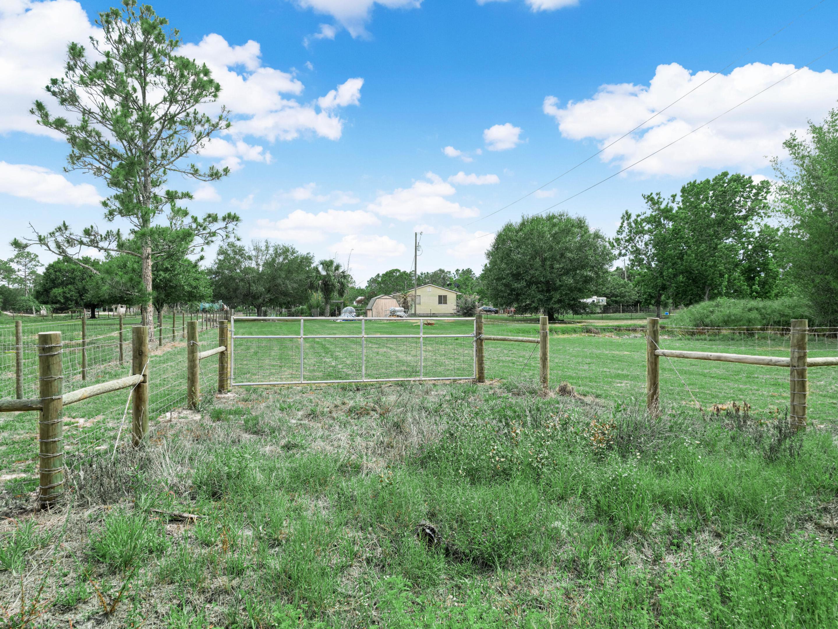 LADECA ACRES S/D UNREC SEC 32 - Residential