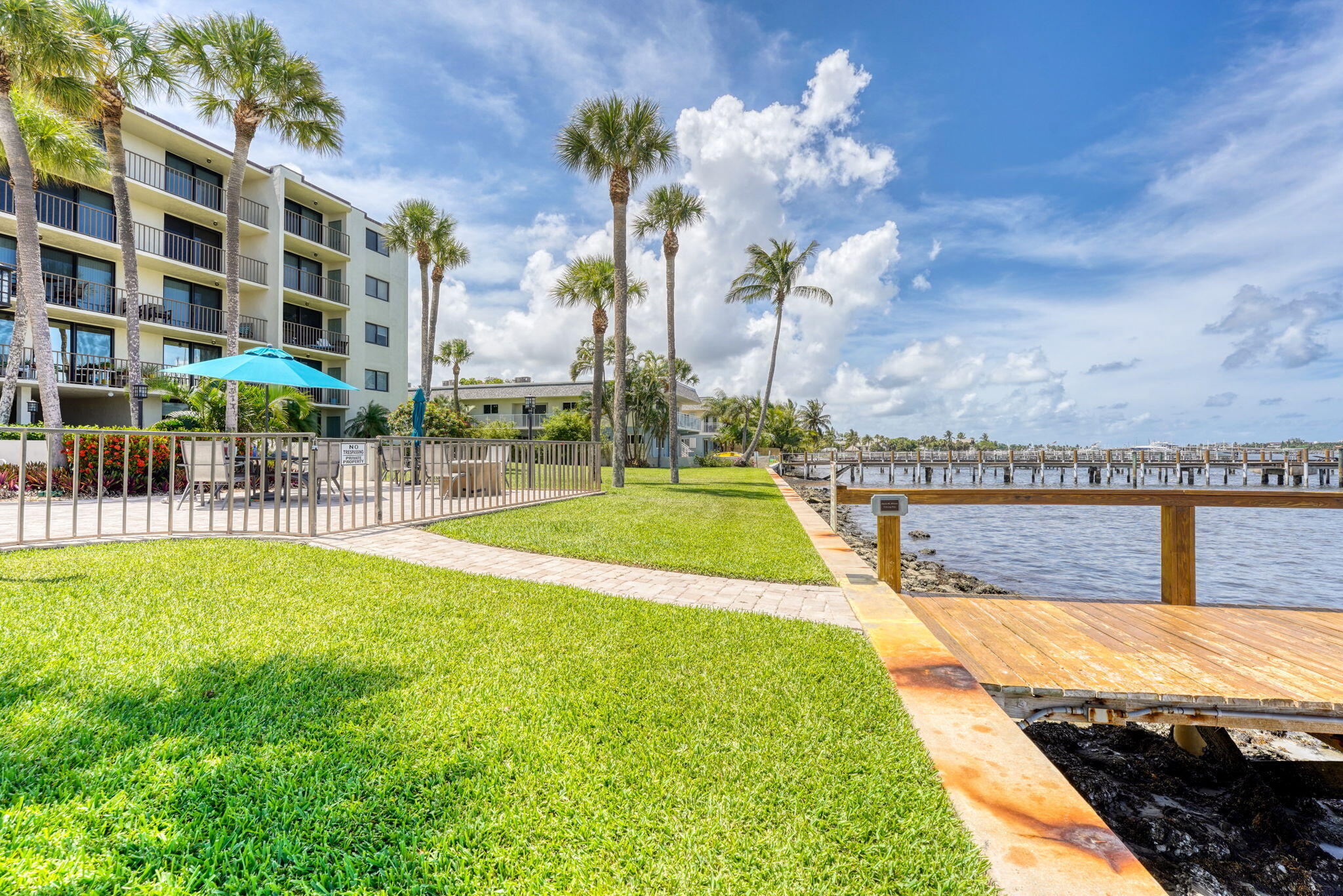 HIDDEN BANYAN CONDO - Residential