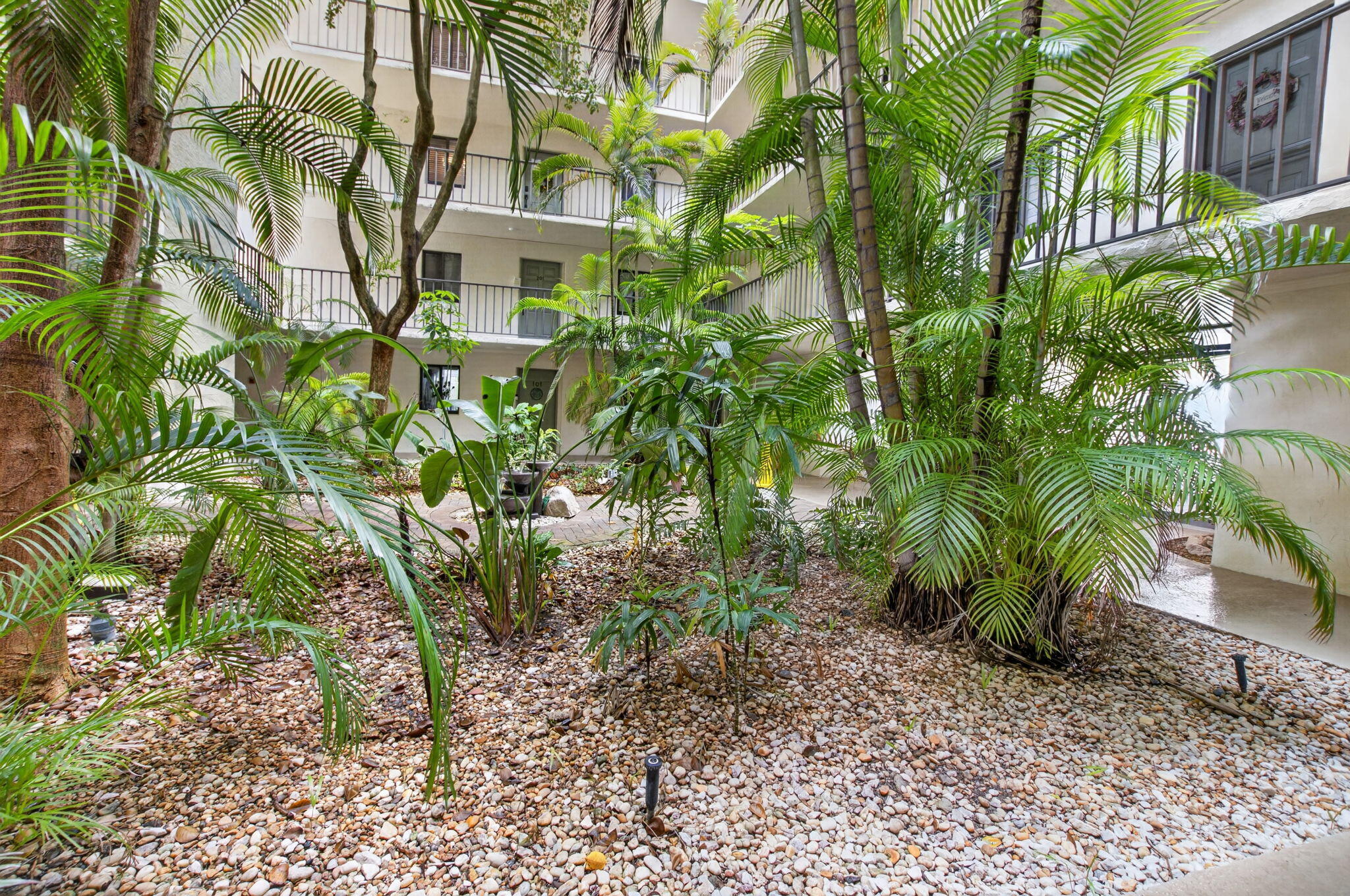 HIDDEN BANYAN CONDO - Residential