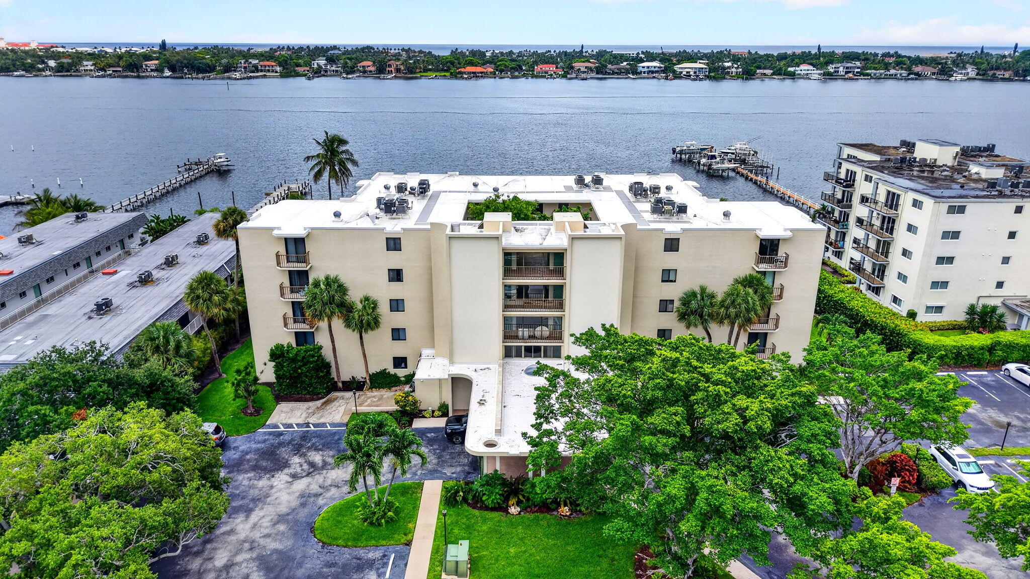 HIDDEN BANYAN CONDO - Residential